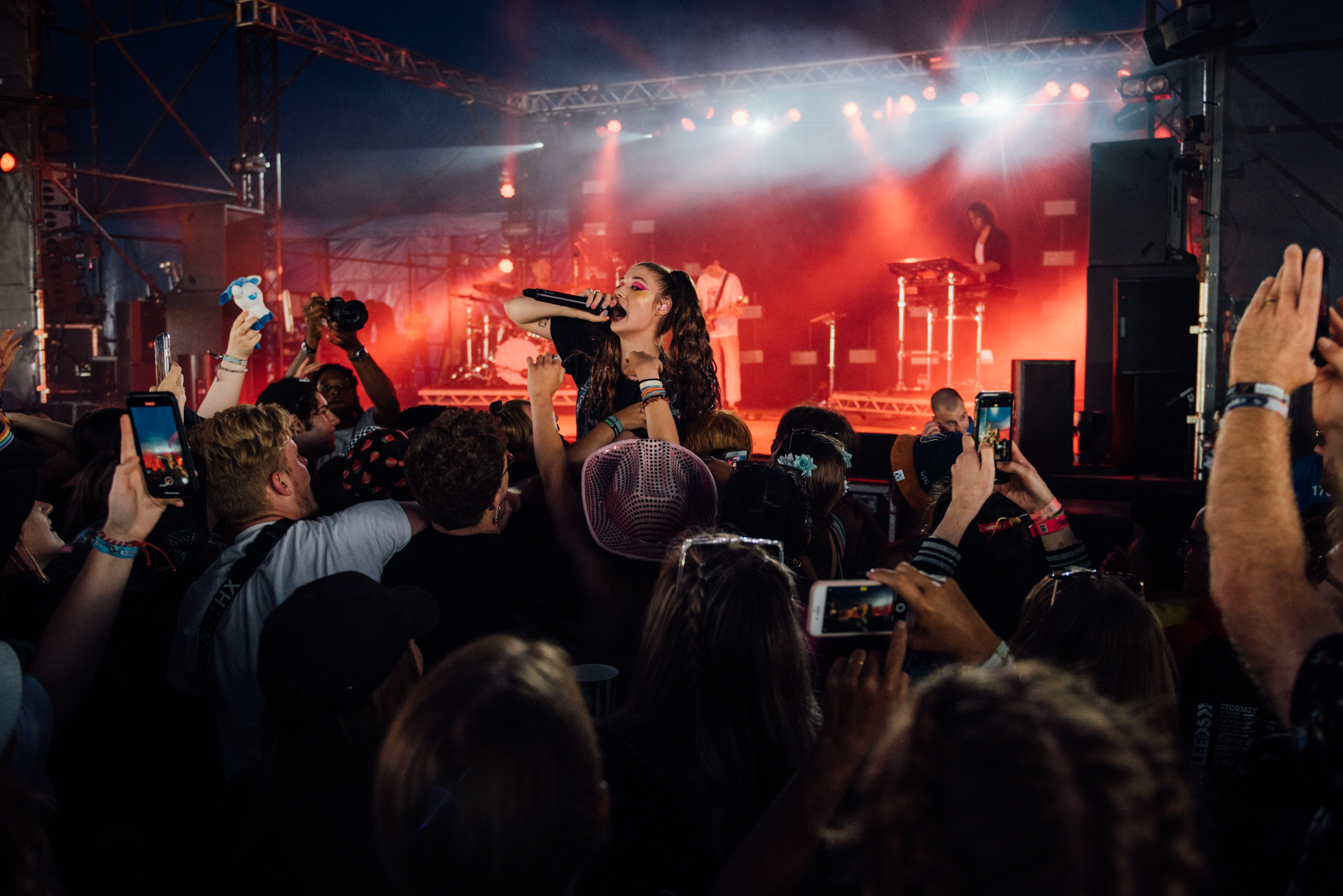 Baby Queen has shared a video for her track 'Narcissist'