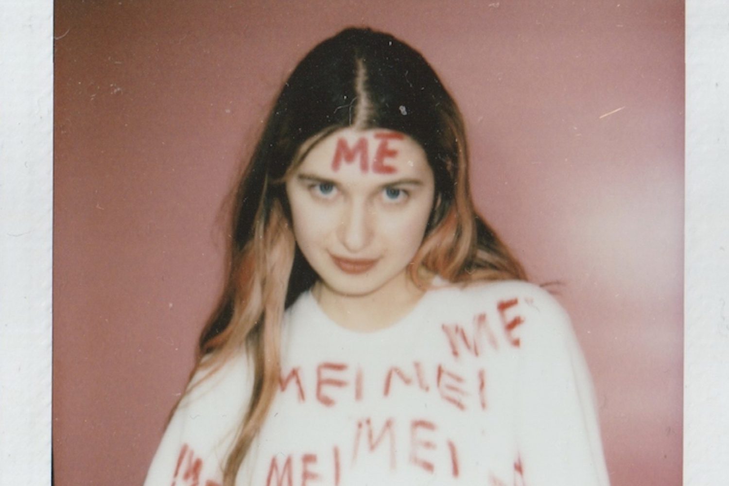 Baby Queen arrives in style with the thrilling ‘Internet Religion’