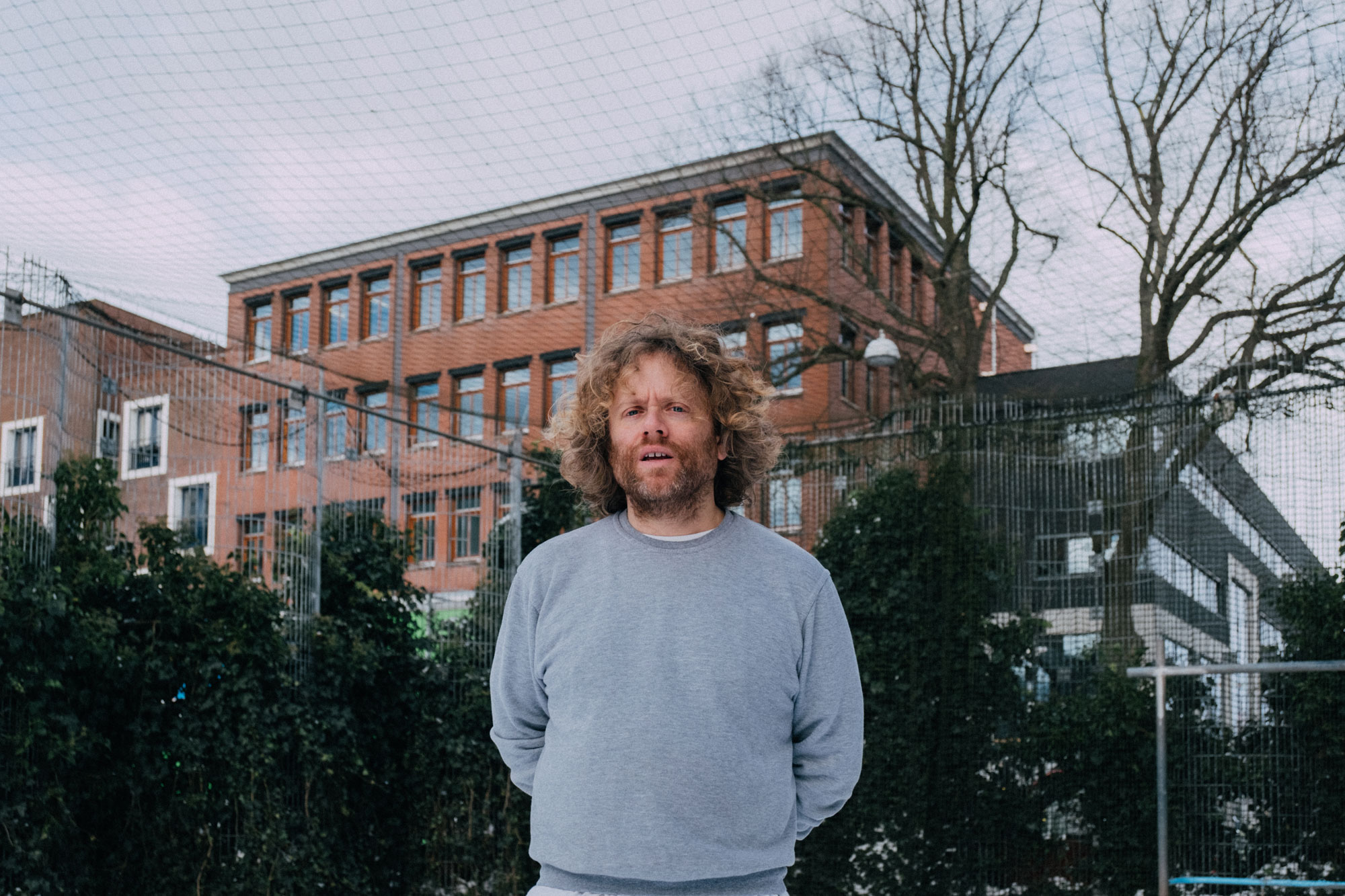 Benny Sings has debuted his latest single 'Here It Comes'