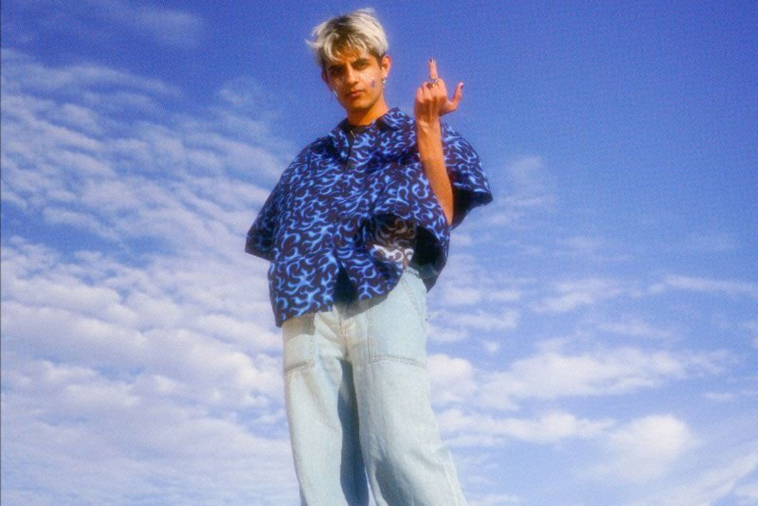 Curtis Waters has dropped a new 2010s inspired pop-bop, 'Conceited'