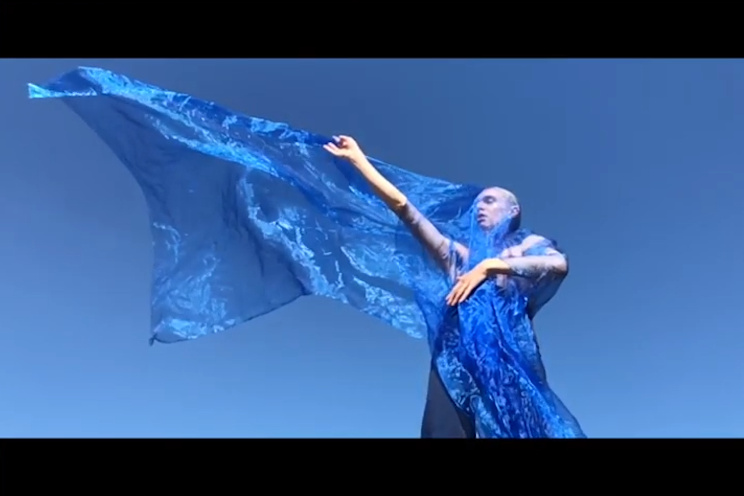 Douglas Dare has revealed a hula-hoop soaked new video for ‘I Am Free’