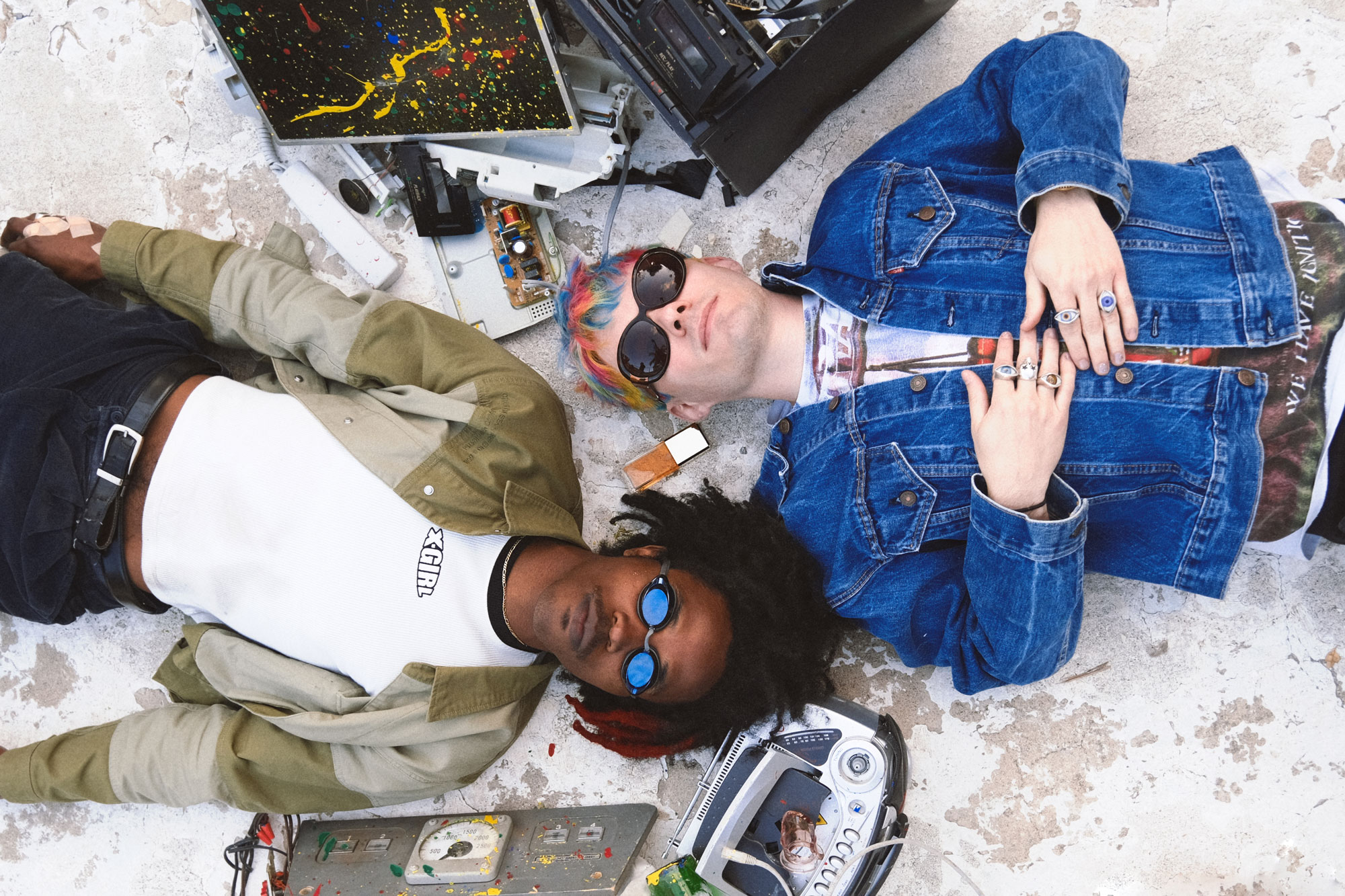 DE'WAYNE and Waterparks' Awsten Knight have joined forces for a brand new track, 'Perfume'