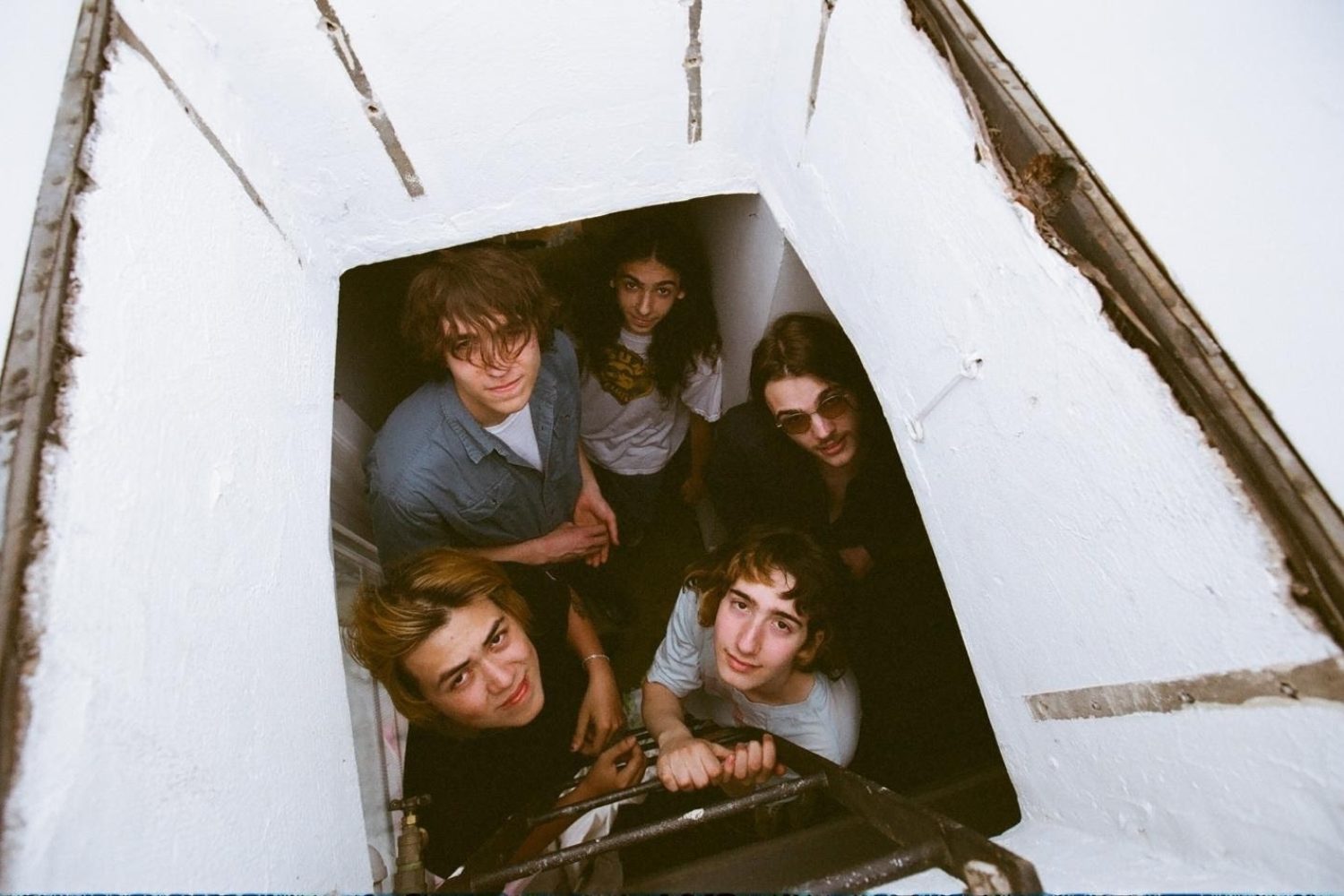 Buzzy Brooklyn bunch Geese have offered up the title track from their forthcoming debut album 'Projector'