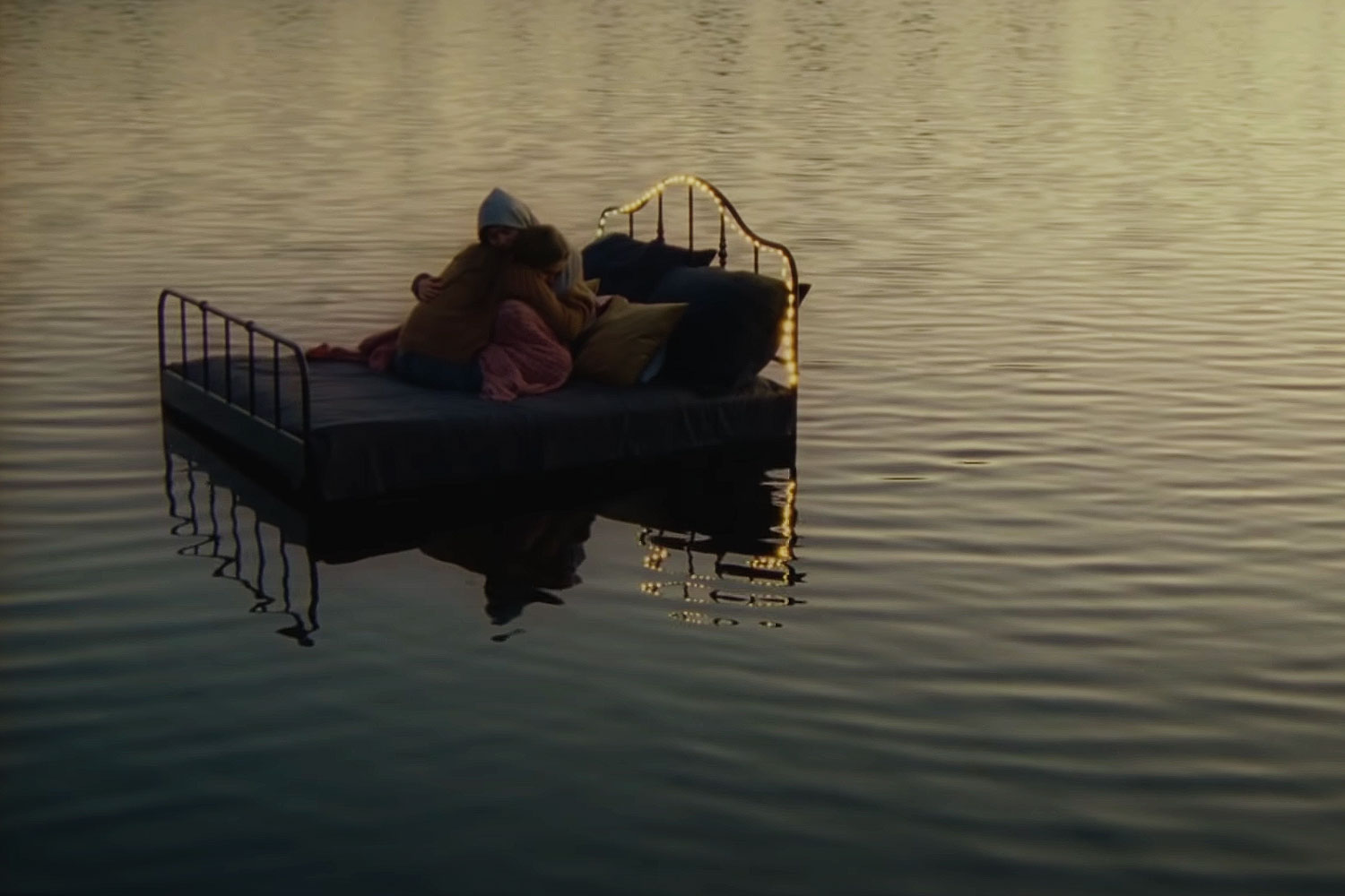 girl in red has debuted a new video for her Christmas song, 'two queens in a king sized bed'