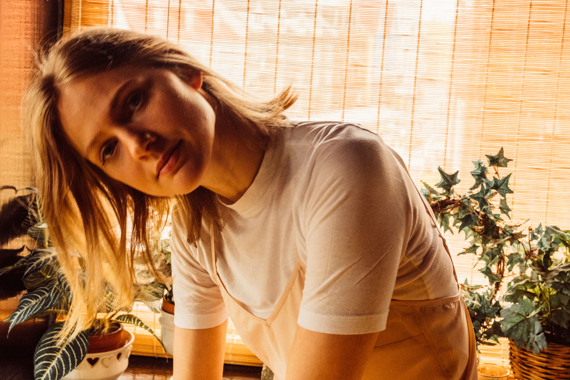 Greta Svabo Bech has debuted a brand new single, ‘Dominoes’