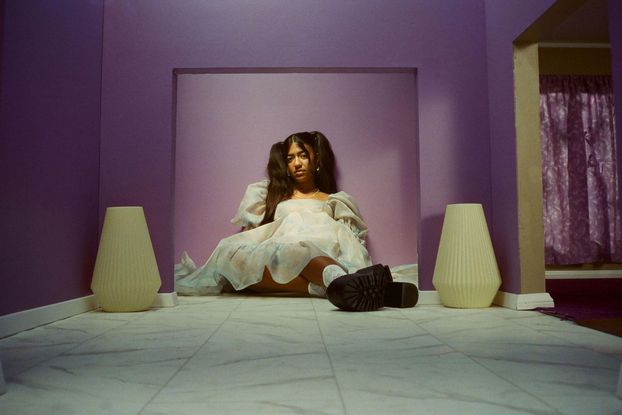 Hope Tala has premiered a new single, 'Tiptoeing'