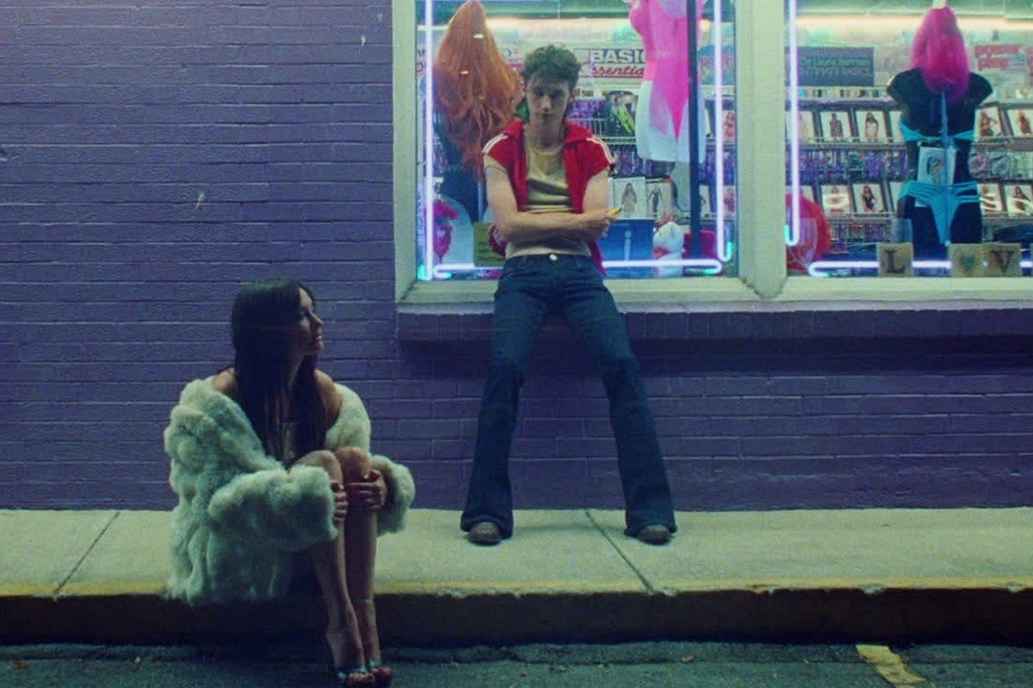 Troye Sivan teams up with Kacey Musgraves and Mark Ronson on a new version of ‘Easy’