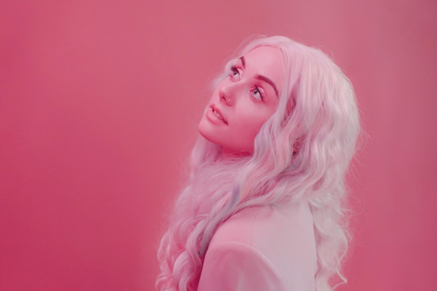 Lucy Deakin has shared her glitchy new pop hit, 'bad in love'