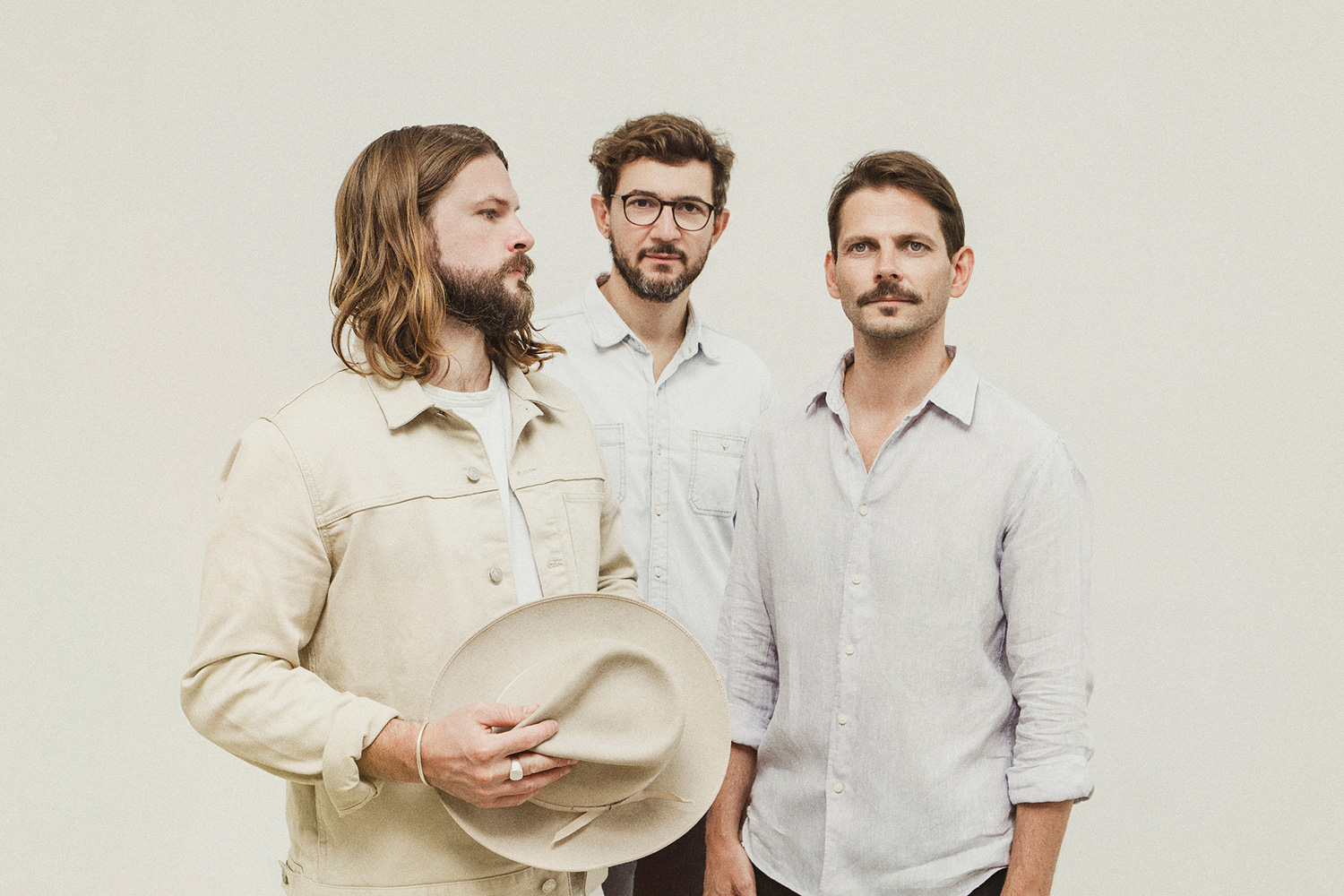 Mighty Oaks are teasing their upcoming album 'Mexico' with its title-track