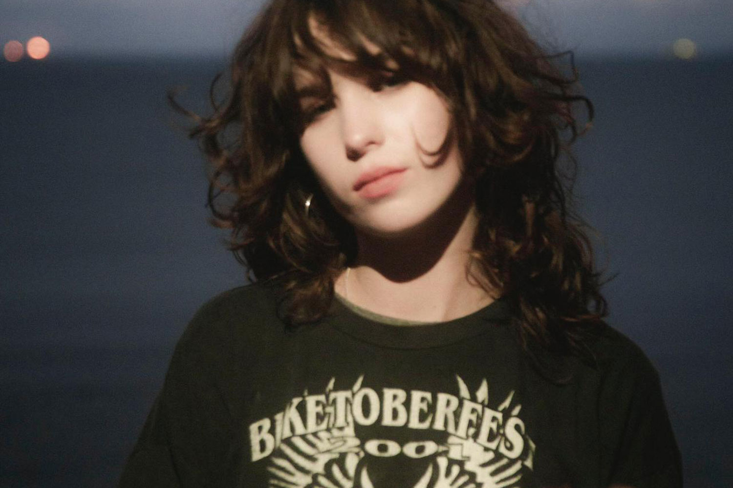 Newcomer Molly Payton has returned with her first single of 2021, 'Honey'