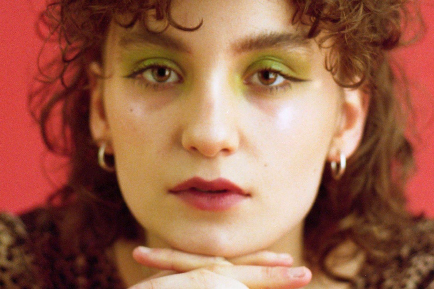 Phoebe Green has teamed up with The Big Moon's Juliette Jackson for her new single, 'Easy Peeler'