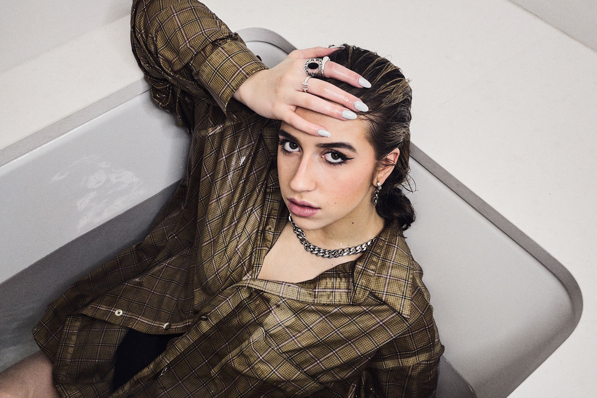 Tate McRae has shared a new video for EP cut, 'wish i loved you in the 90s'