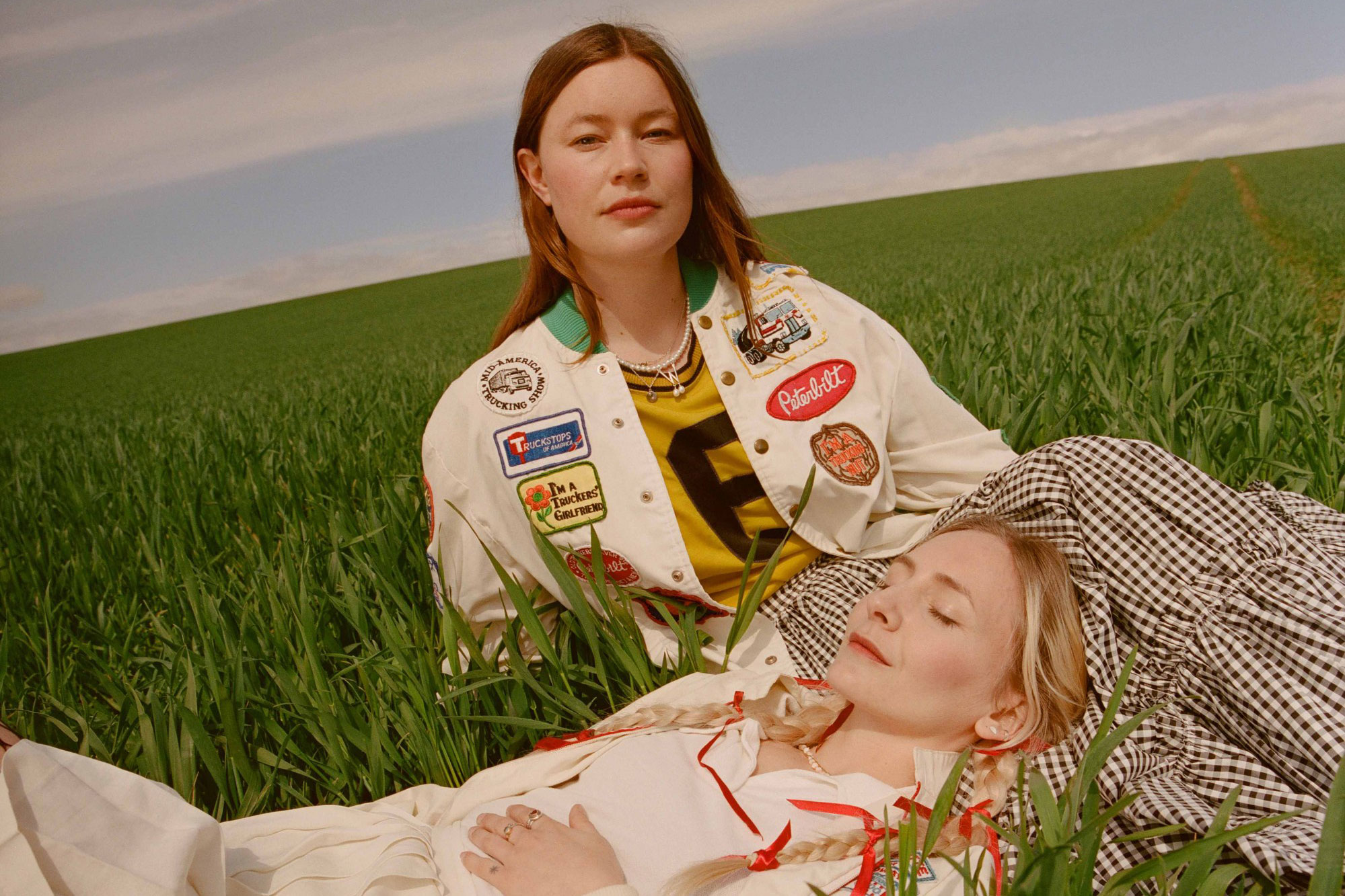 Wet Leg might well be the best new band in ages - get obsessed with their brand new banger, 'Chaise Longue'