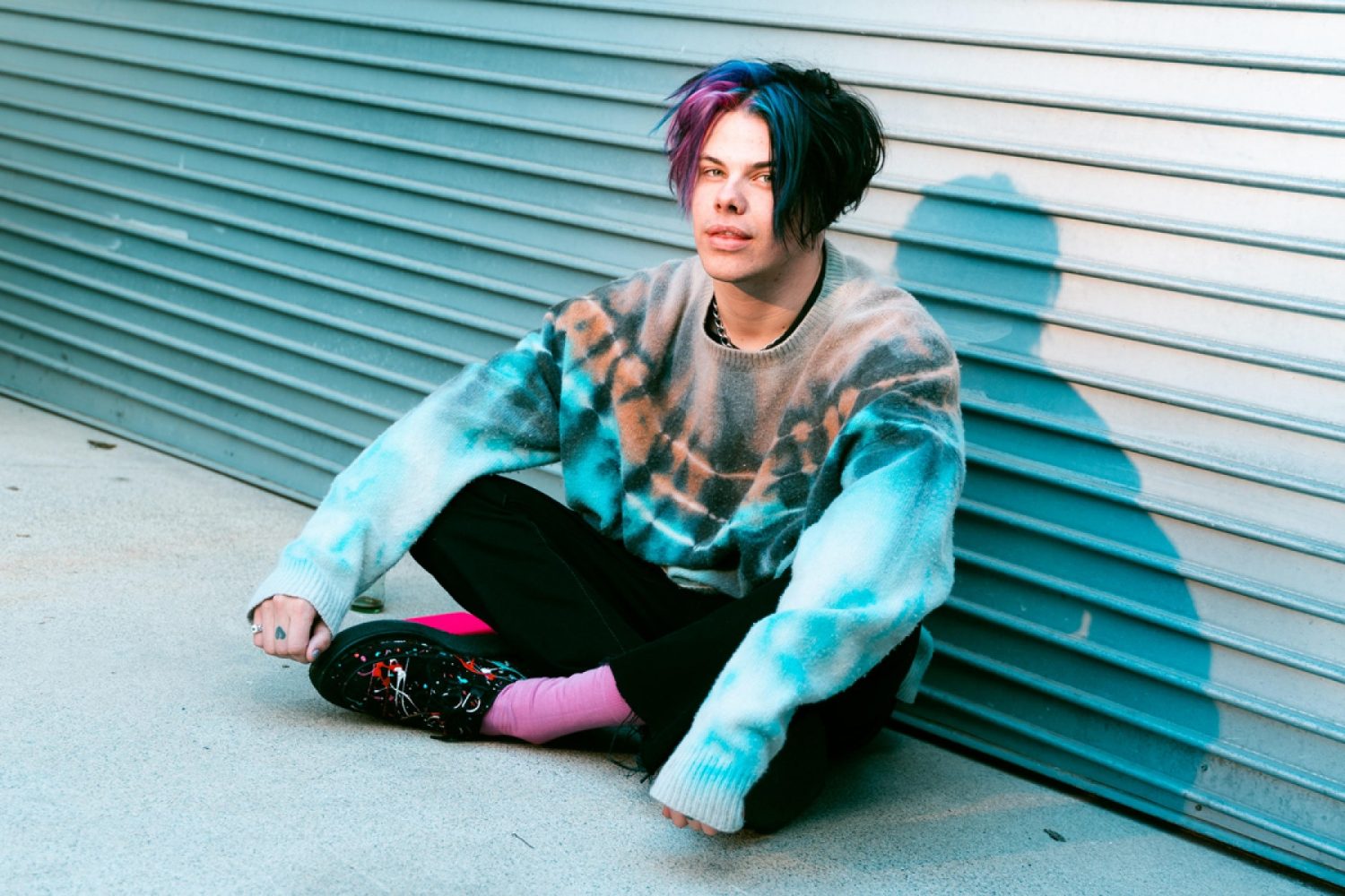 Yungblud has shared a brand new video for his latest single, 'Weird'.