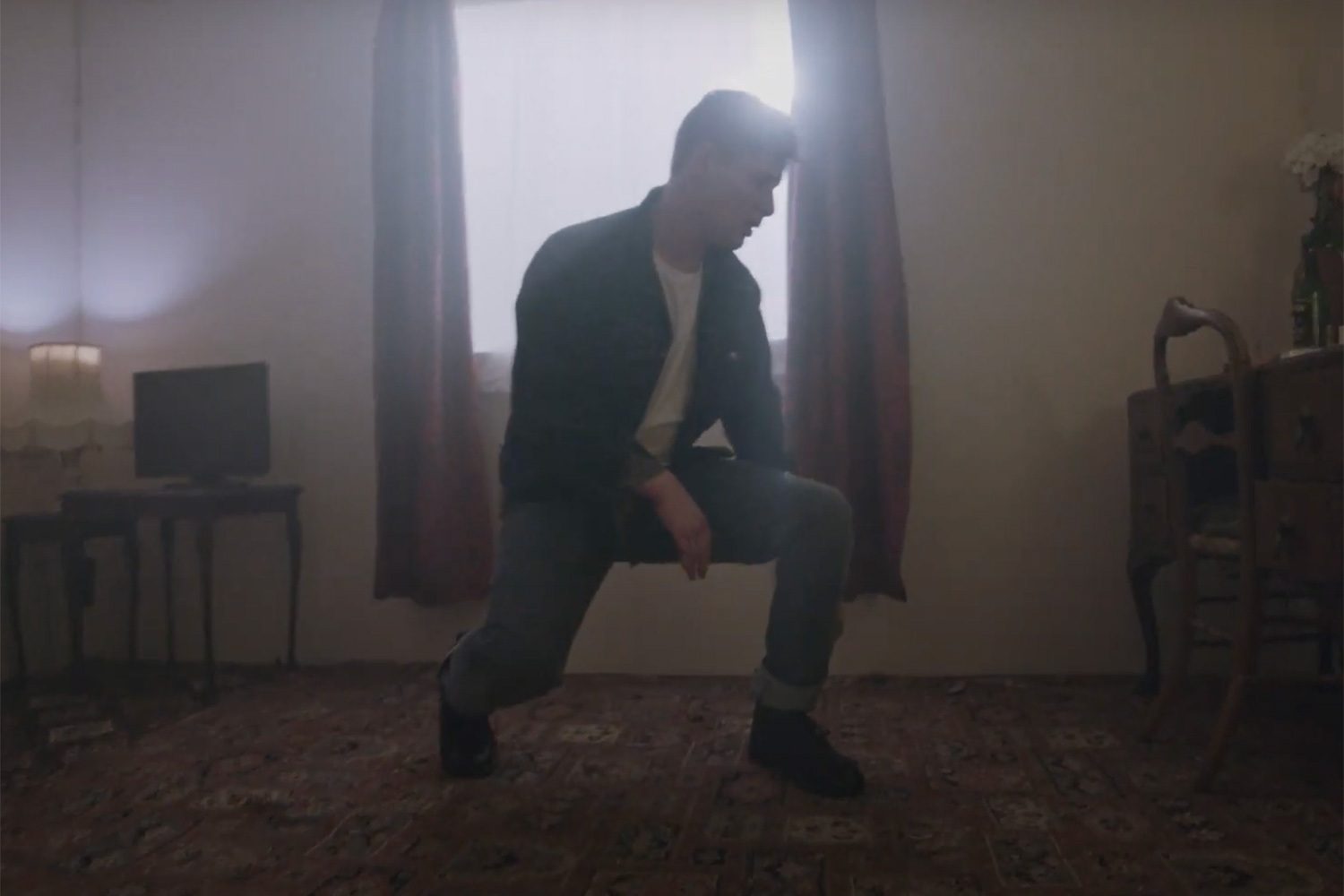 Stoke-on-Trent newcomer Average Joe has shared his rock'n'rolling new single, 'Promo'