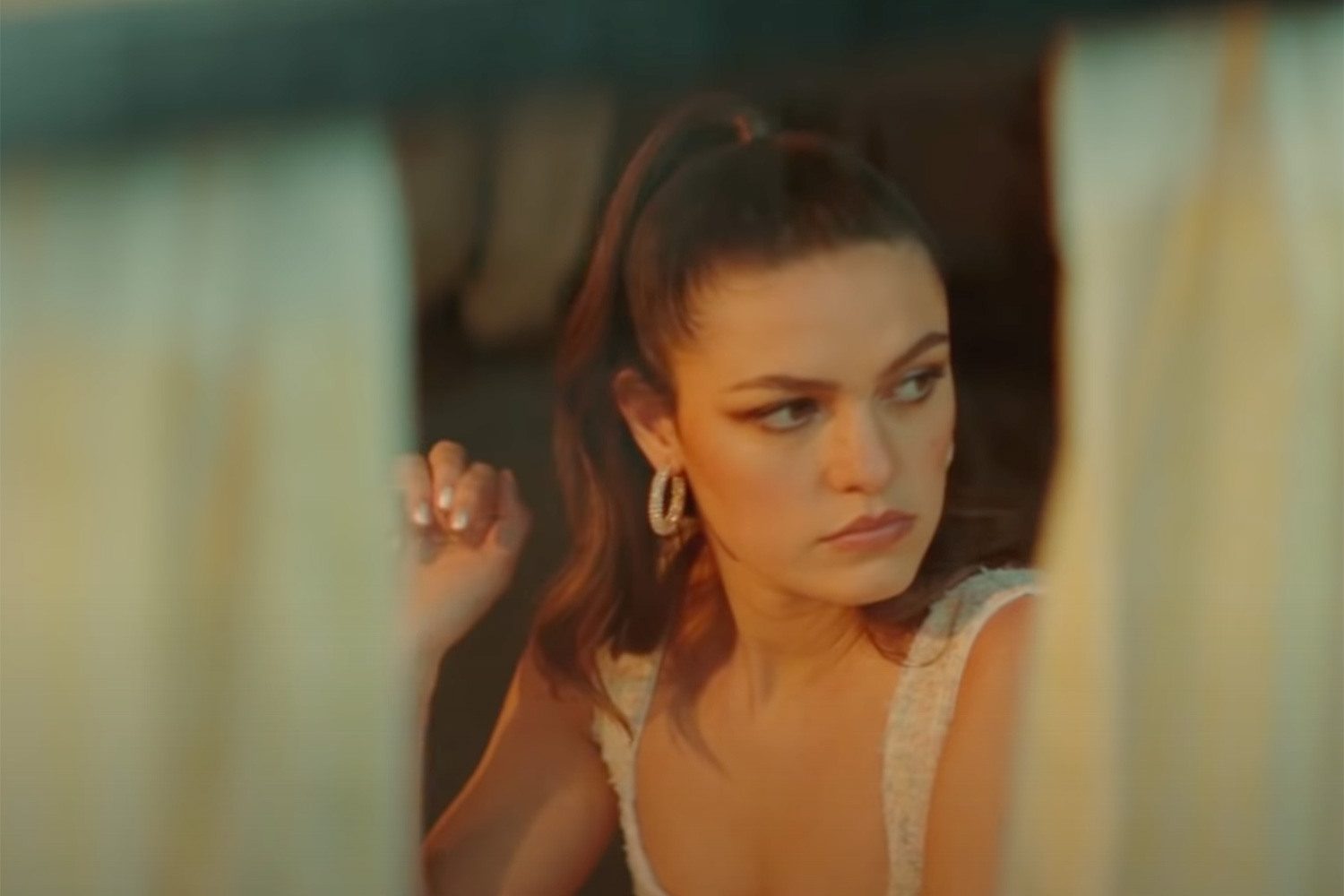 Bow Anderson has shared a video for 'New Wave', the title-track from her debut EP