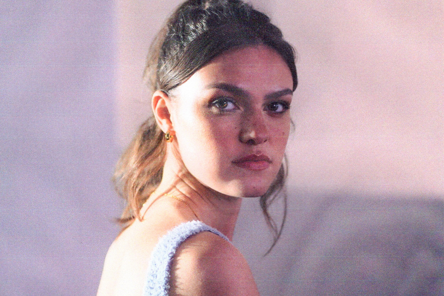 Bow Anderson has shared her emotional new heartbreak tune, 'Hate That I Fell In Love With You'