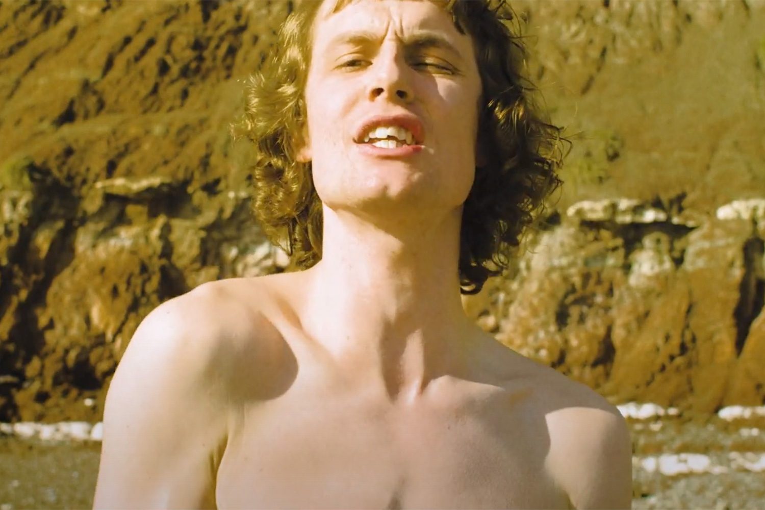 Buzzard Buzzard Buzzard take a chilly trip to the beach for their new '30,000 Megabucks' video