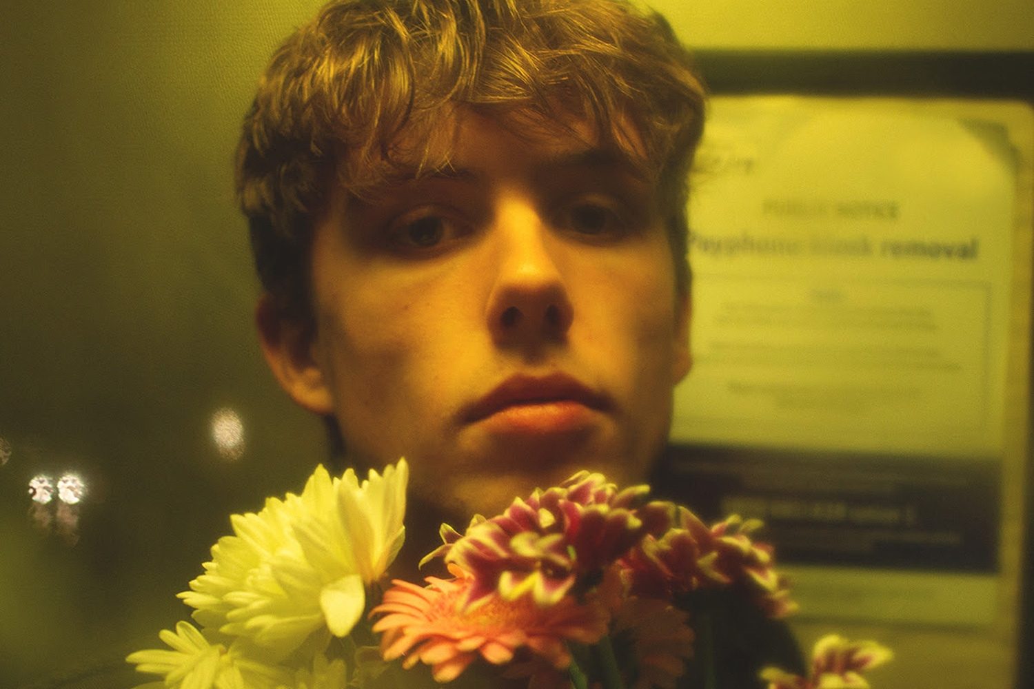 Devon has released his latest indie-pop banger in the form of 'Trust Issues'