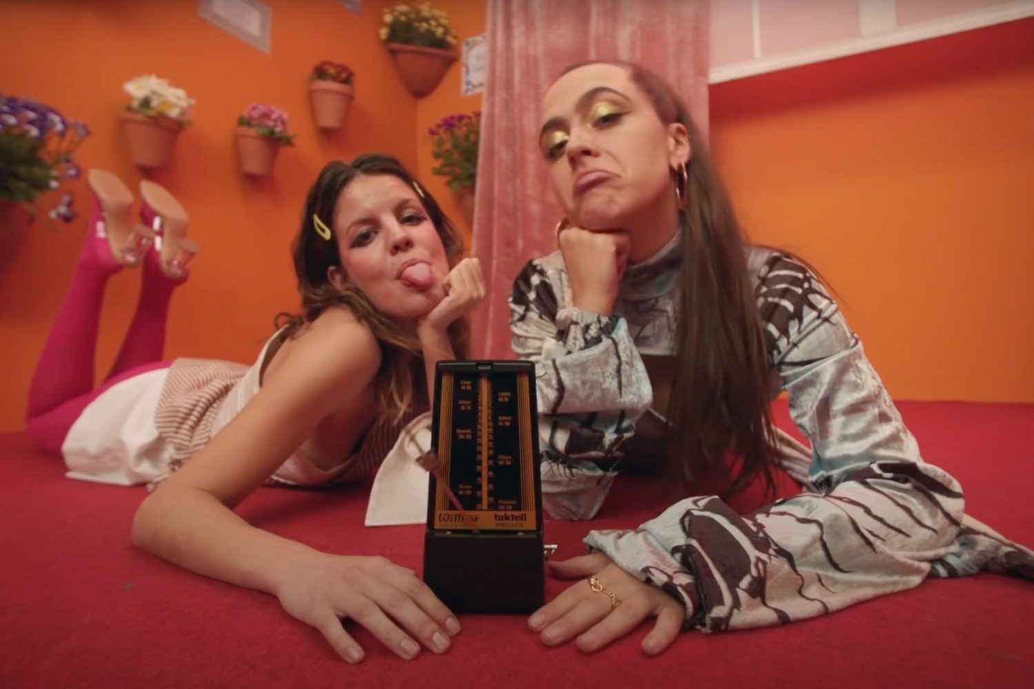 Hinds don't want your opinions with their new single, 'Just Like Kids (Miau)'