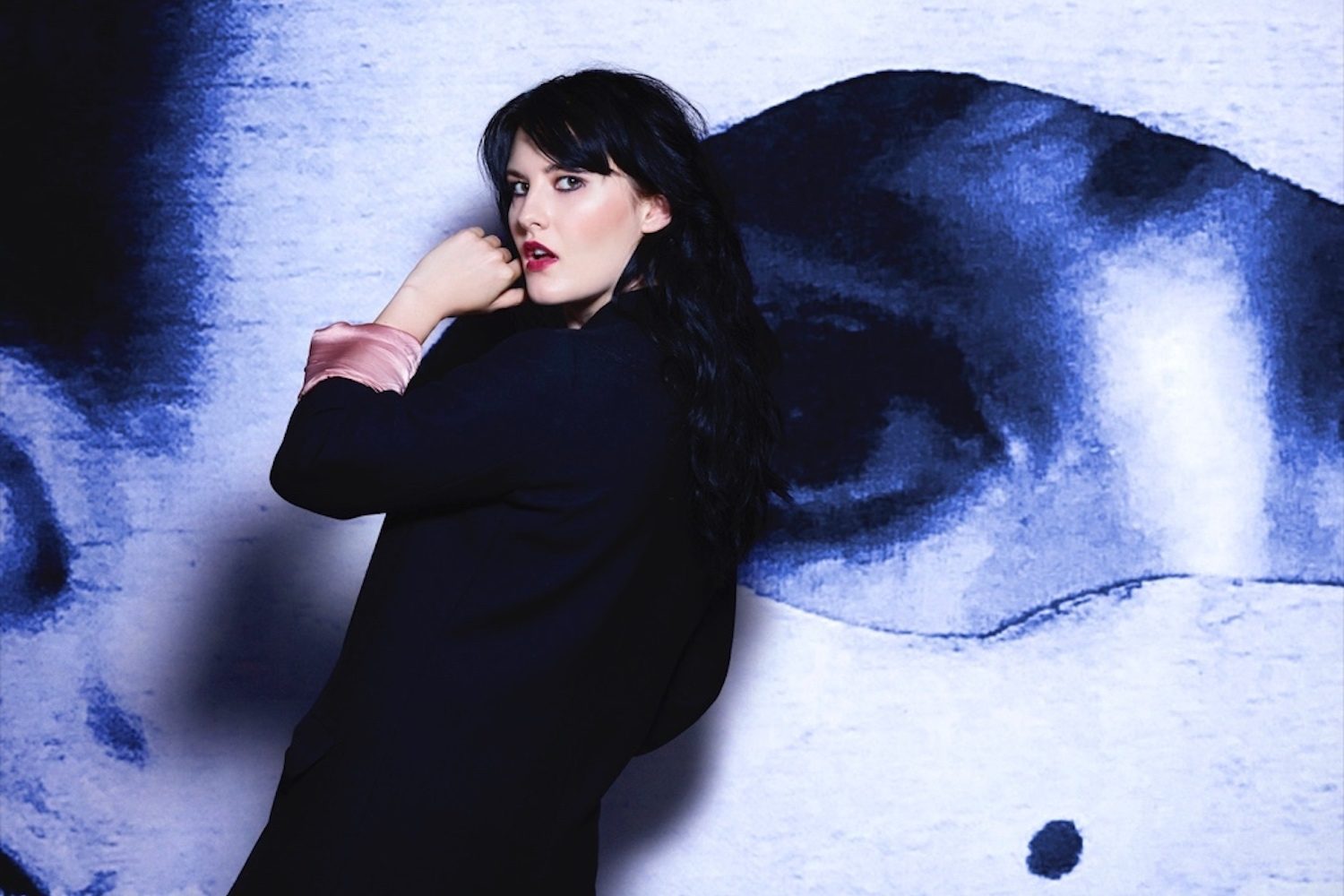 Ren Harvieu has unveiled an intimate new video for ‘This Is How You Make Me Feel’