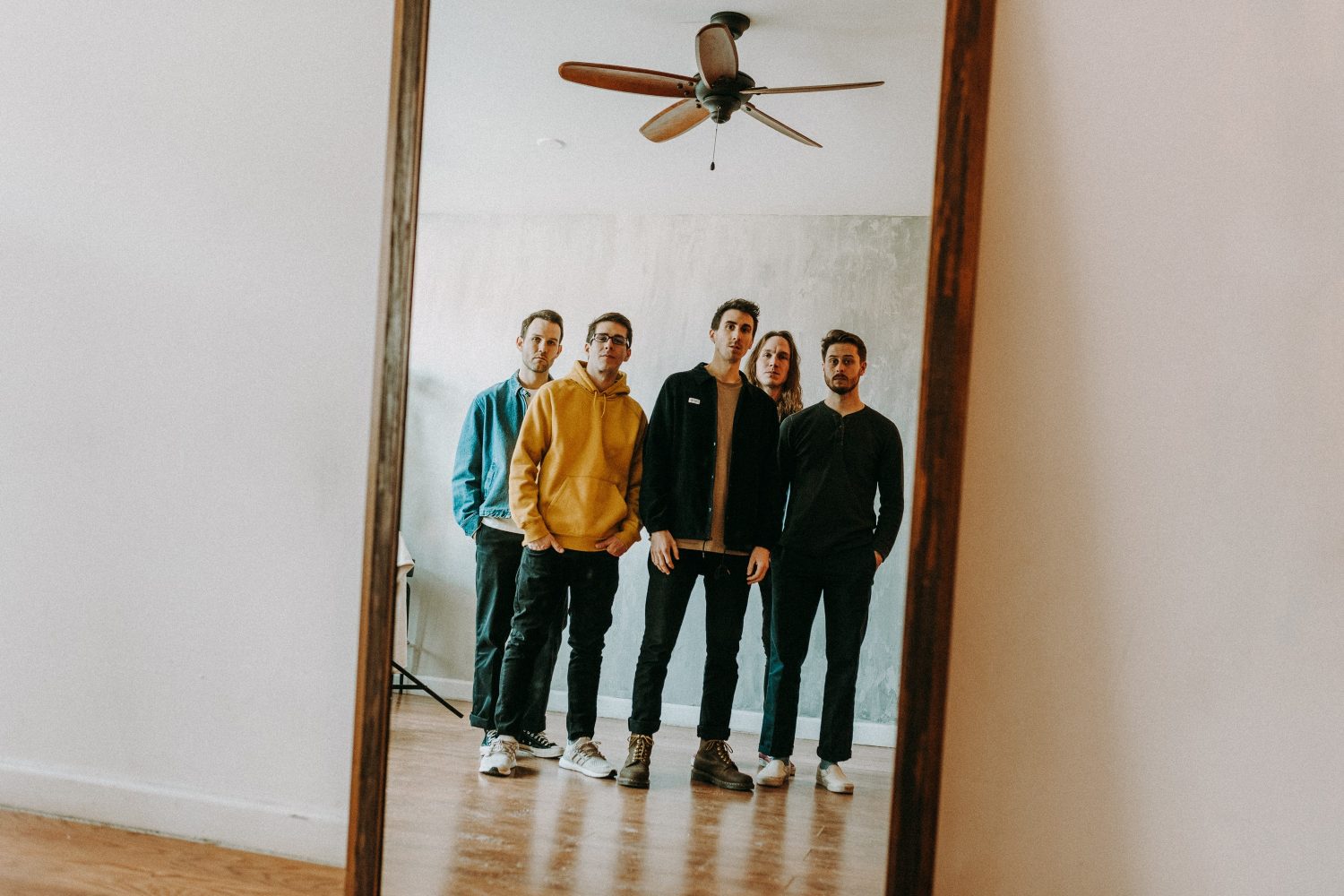Knuckle Puck have teamed up with Mayday Parade's Derek Sanders for their new single, 'Breathe'