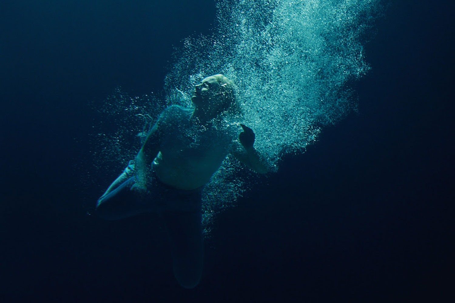 Låpsley is teasing her upcoming album with new single, 'Speaking Of The End'