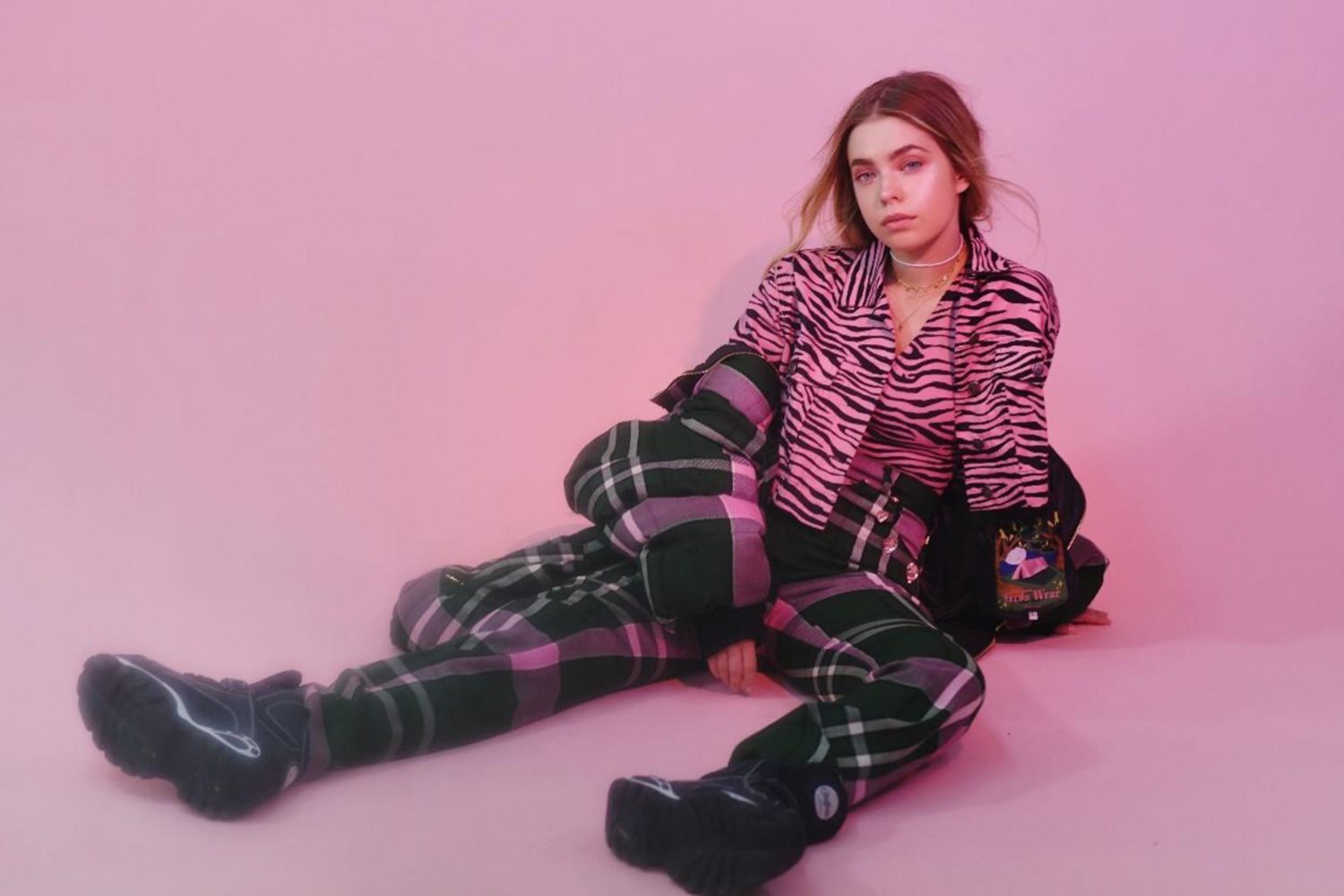 L Devine has a brand new track, 'Peachy Keen'