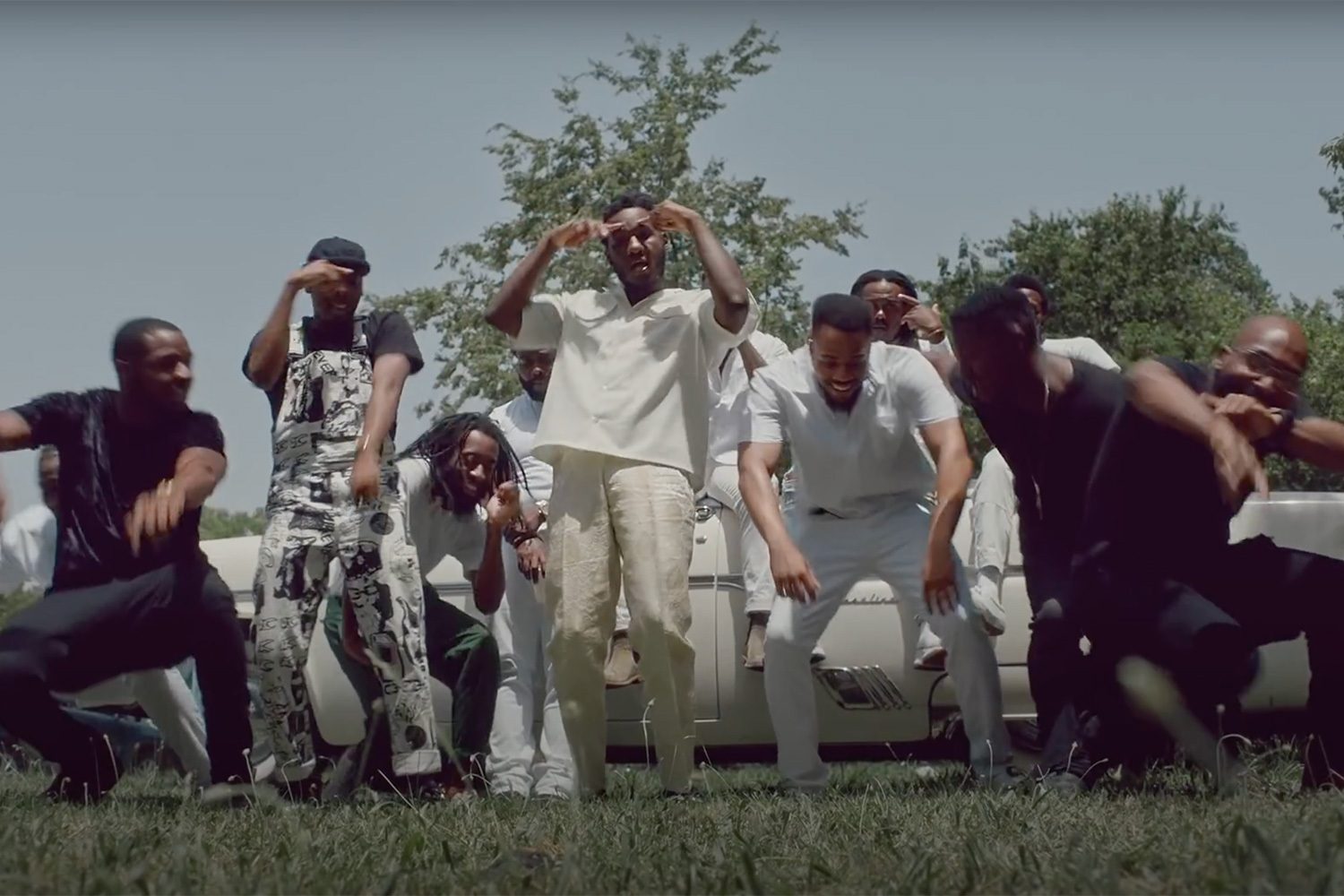 Leon Bridges rounds up friends and family for his new 'Sweeter' video