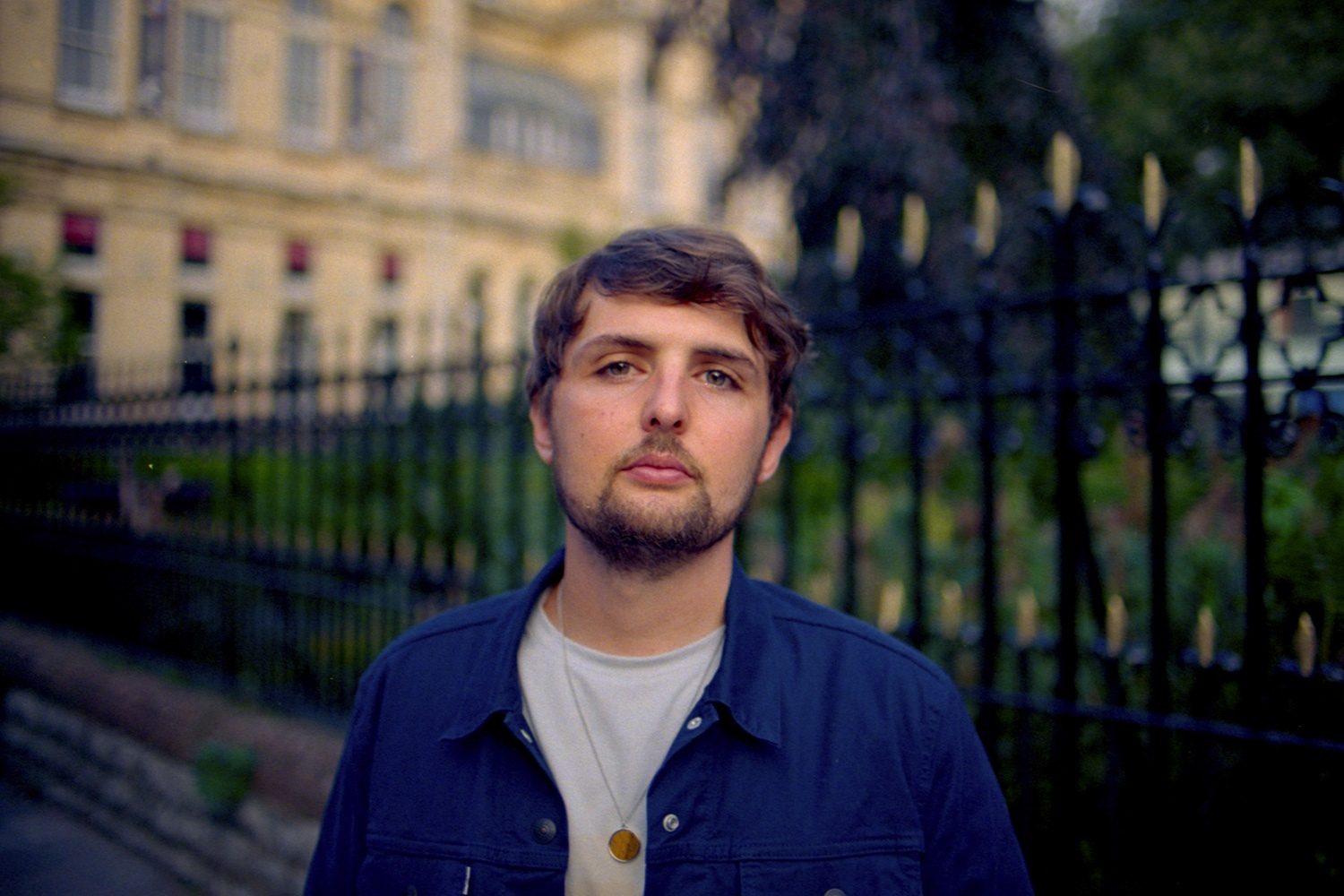 Leon Stanford has debuted his heartfelt new single, 'By Your Side'