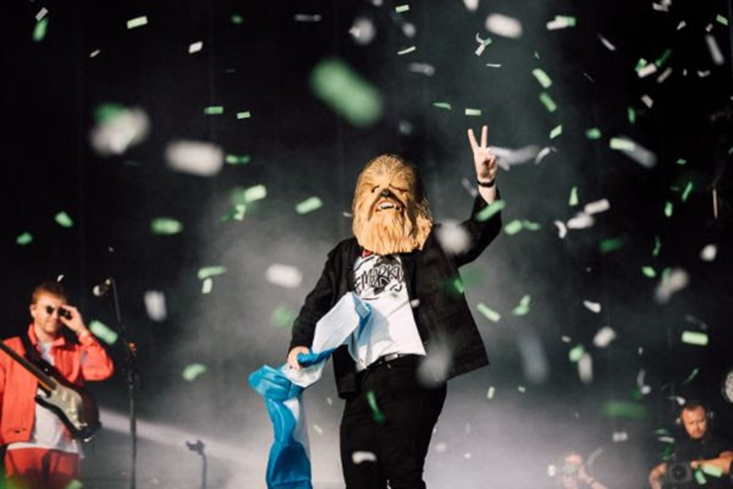 Paulo Nutini has bought Lewis Capaldi’s Chewbacca mask, and is raffling it off for charity