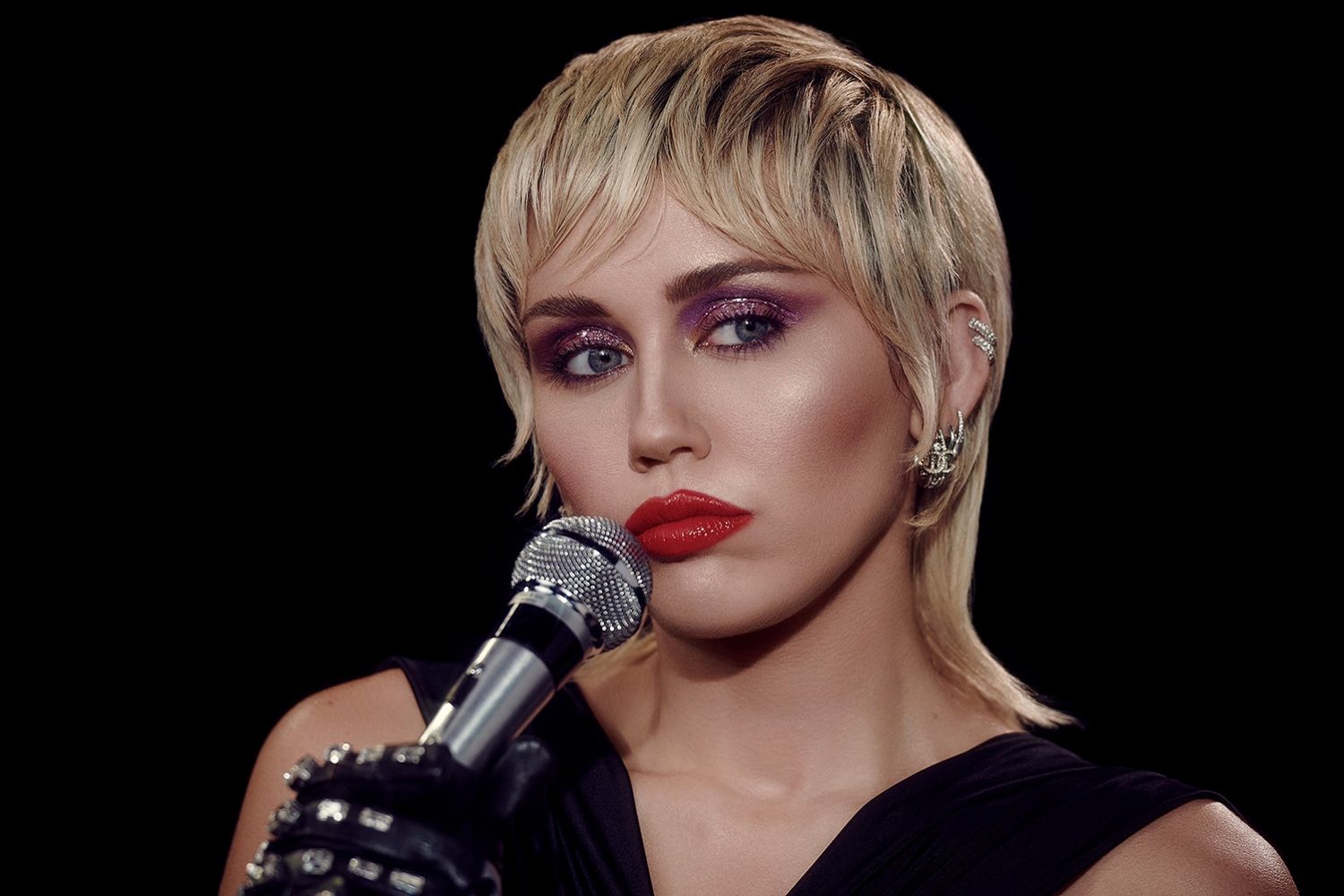 Is Miley Cyrus about to 'do' an entire album of rock music?