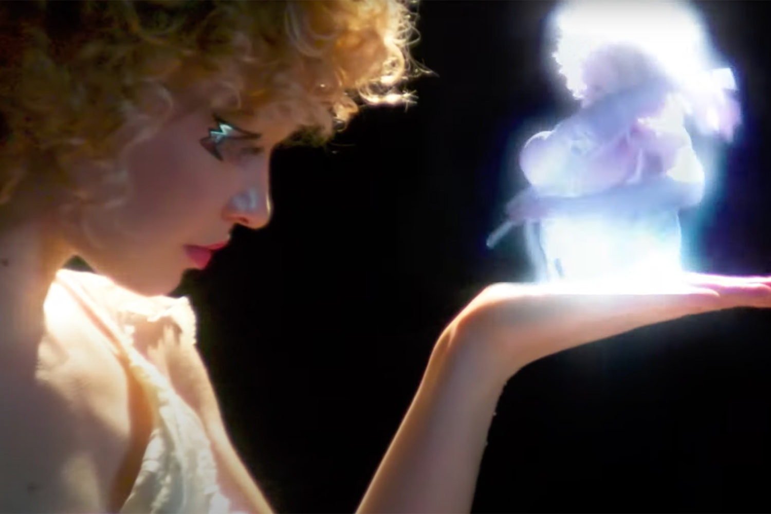 Millie Turner has dropped a video for 'Concrete Tragedy', from her upcoming mini-album