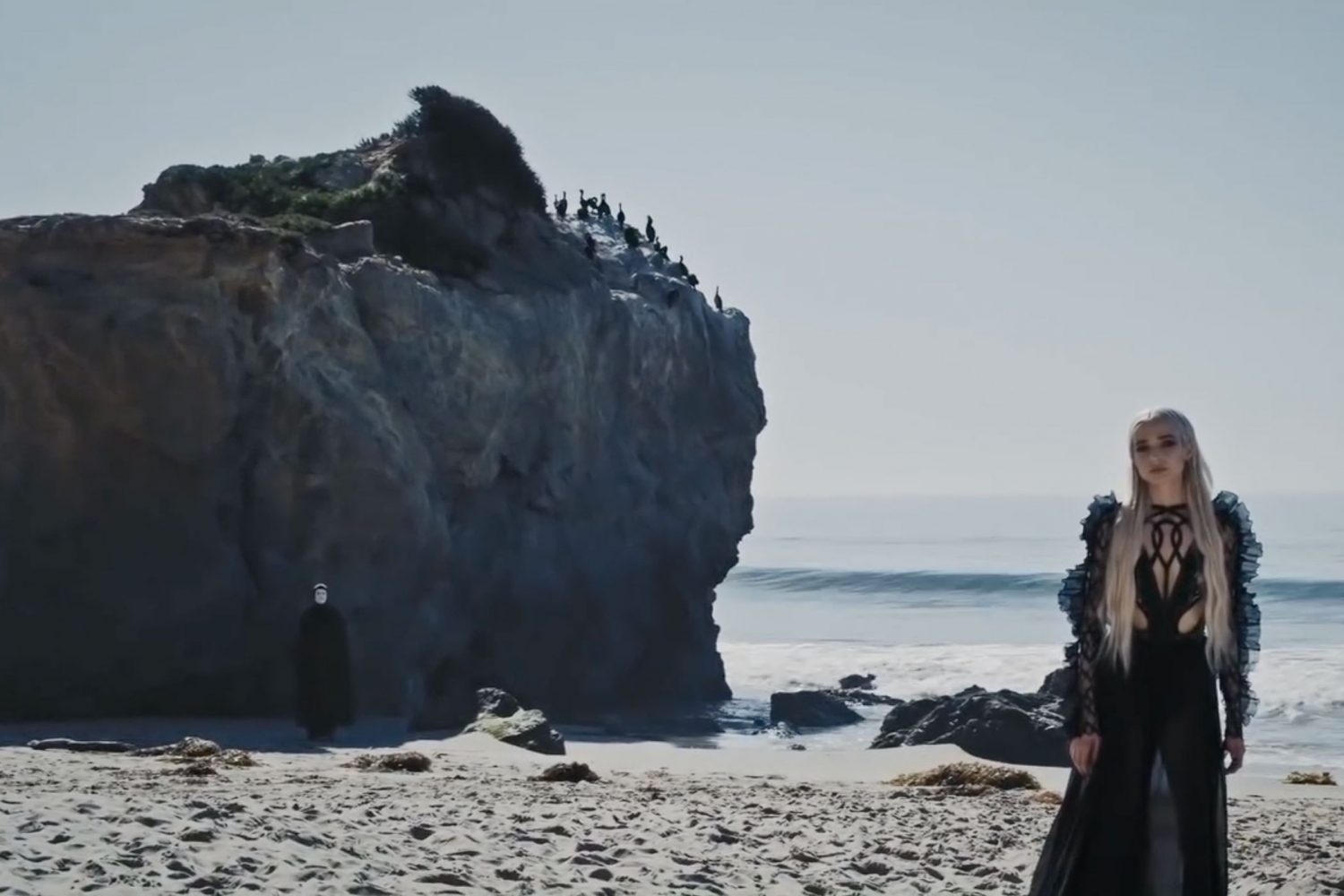 Poppy has shared a brand new video for 'Fill The Crown'