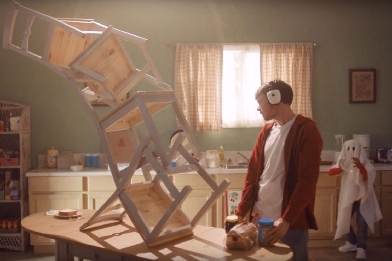 Rex Orange County has dropped his new single '10/10', and a spooky new video...