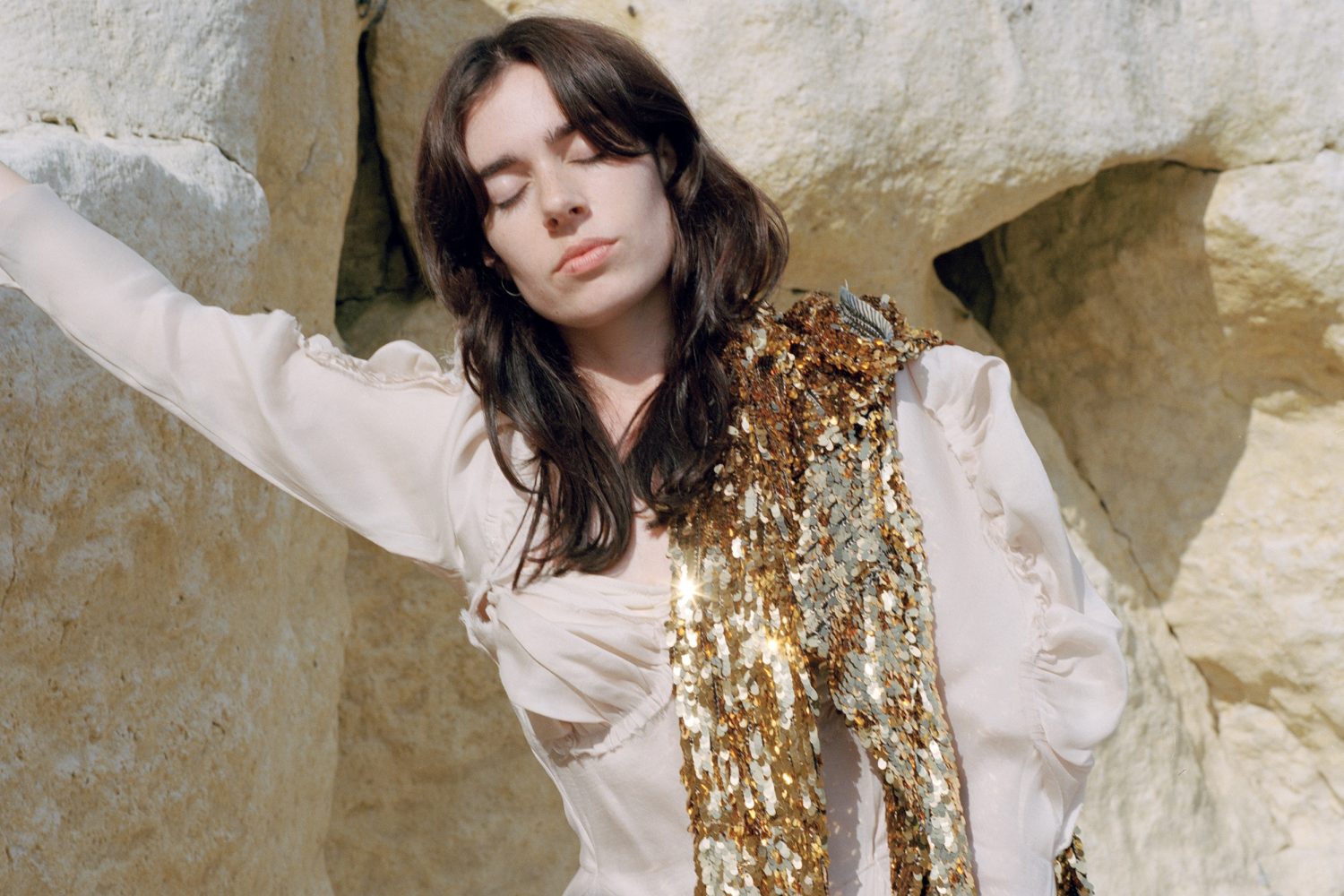 Sinead O’Brien has shared her new track ‘Roman Ruins’, from an upcoming EP