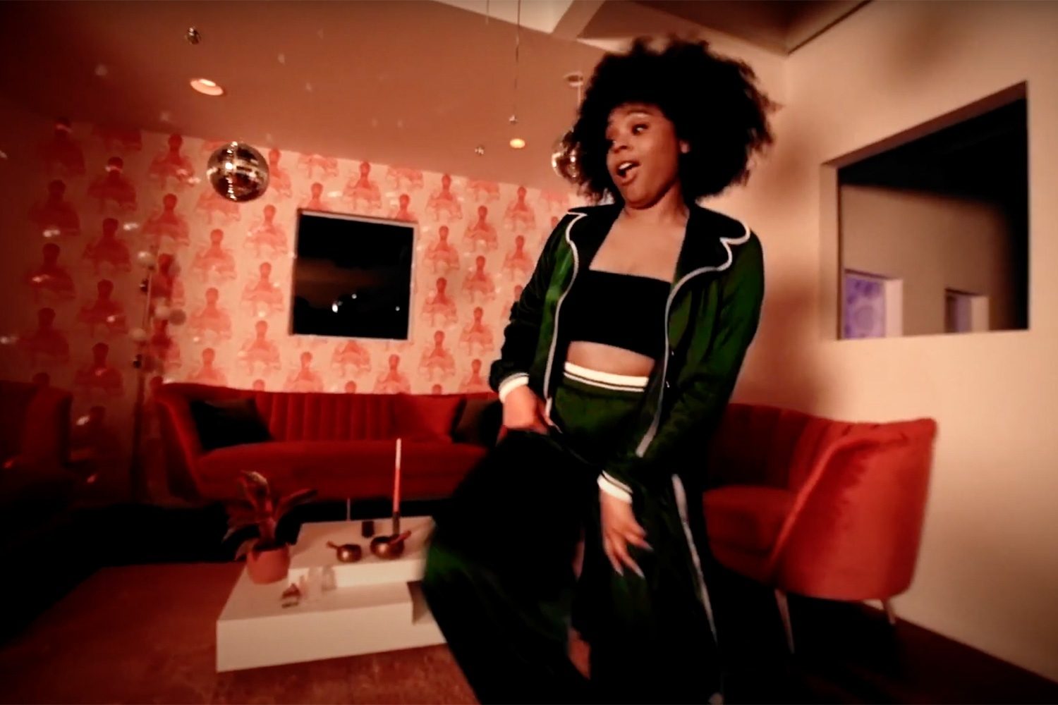 Tayla Parx has released a fab new video for 'Dance Alone'