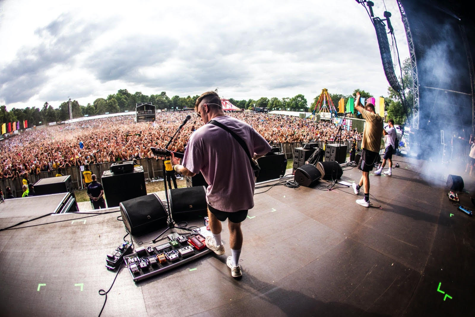 Live in the moment with The Reytons' latest indie banger, 'Landslide'