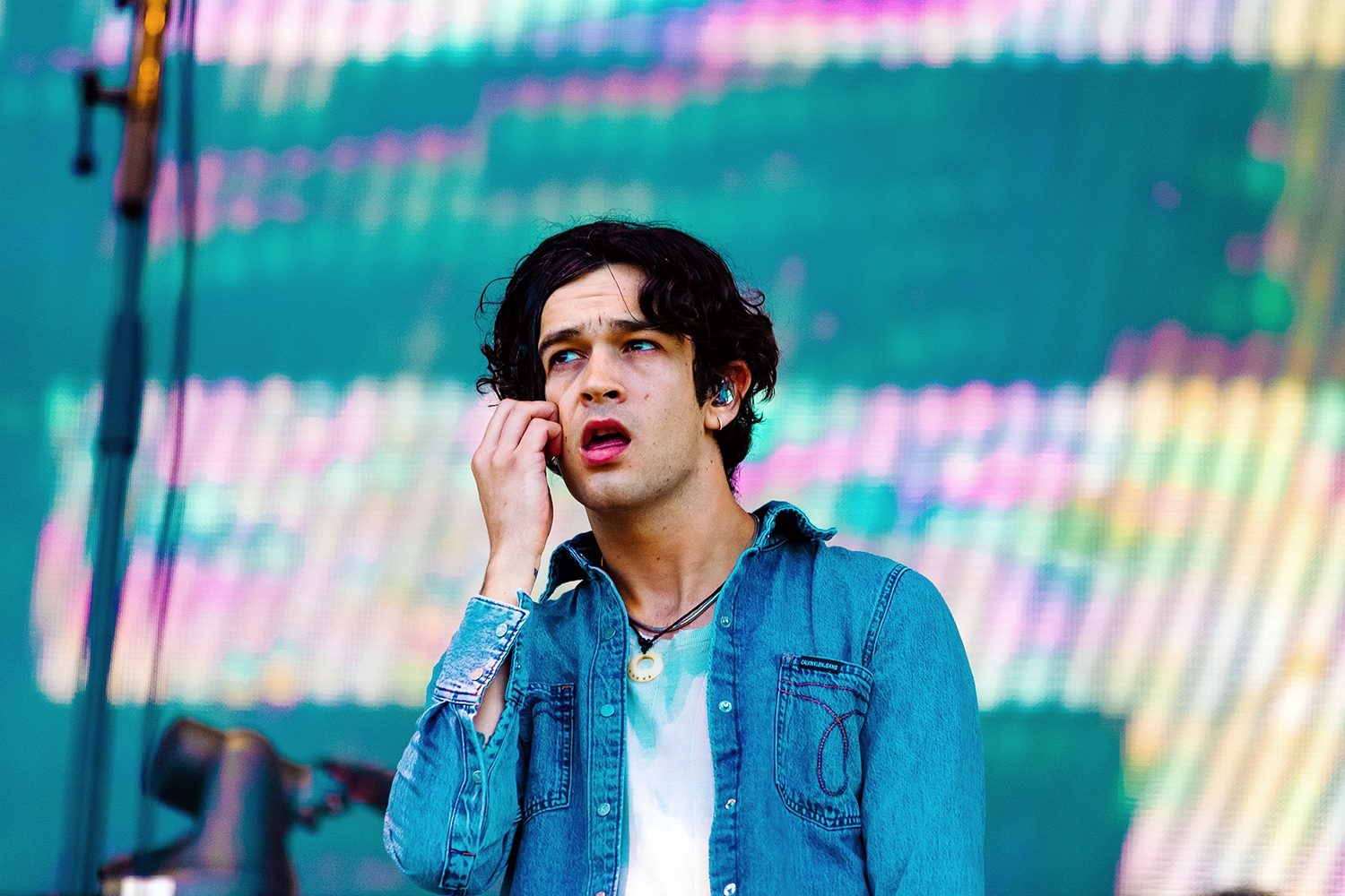 The 1975 are being all The 1975-y again, have wiped their social media accounts