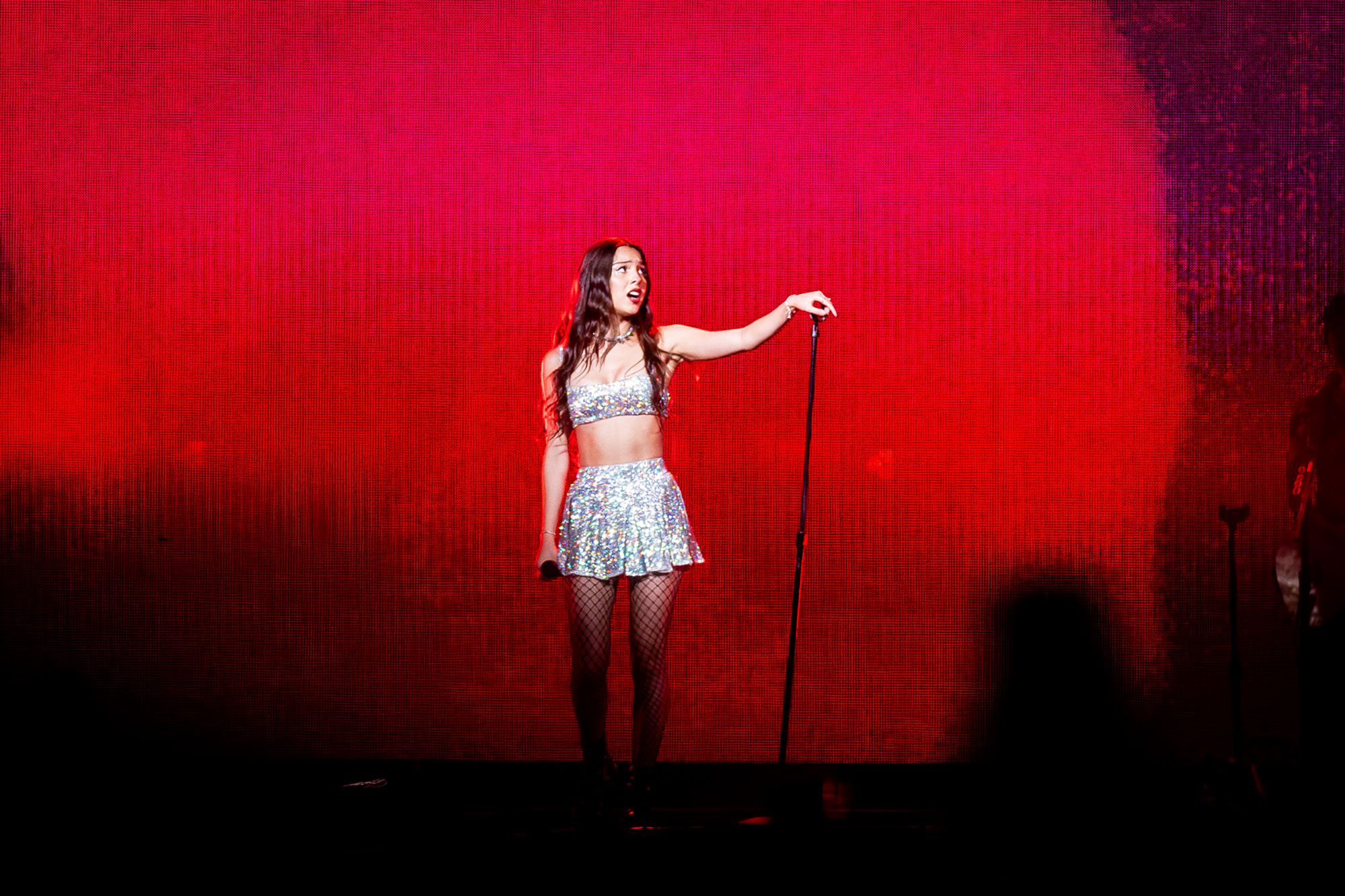 Olivia Rodrigo covers No Doubt's 'Don't Speak' during Lollapalooza Chile set