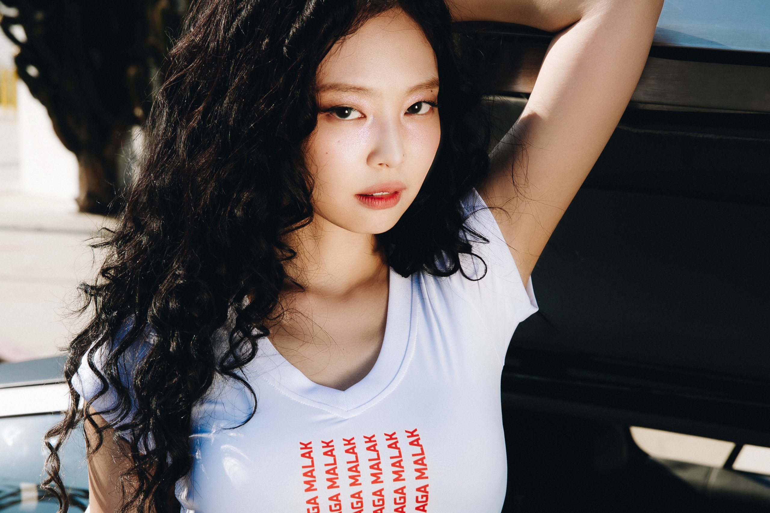 BLACKPINK's Jennie has previewed her new single 'Extral' featuring Doechii