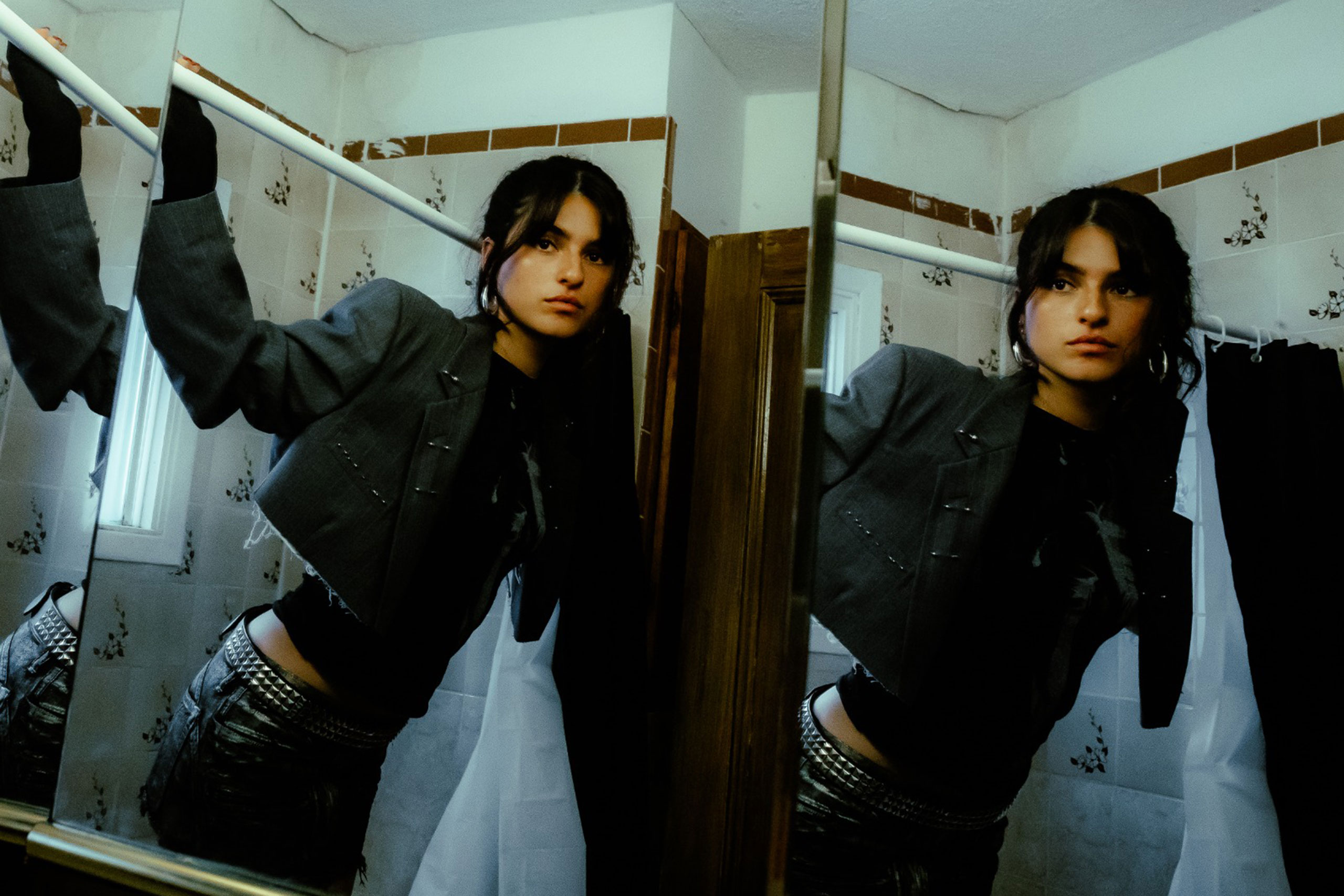 renforshort has released her new alt-pop single 'Pretend to Like Me', with a new project coming later this year