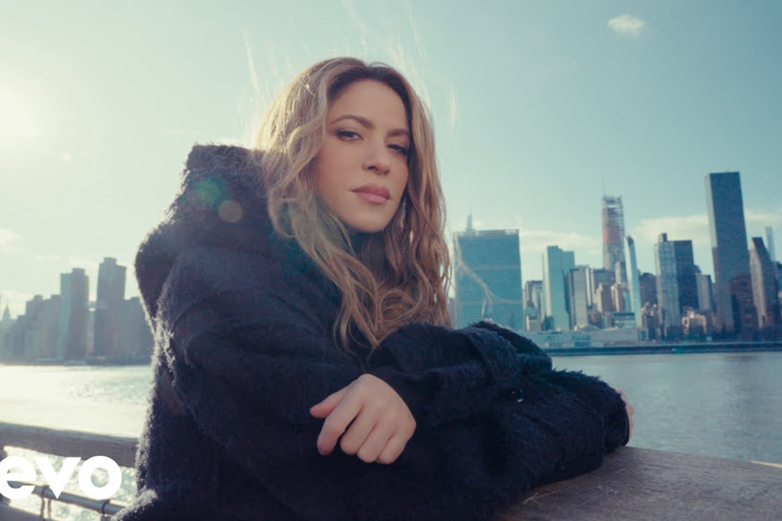 Shakira has released a video for 'Última', debuted during her sold-out Mexico City shows