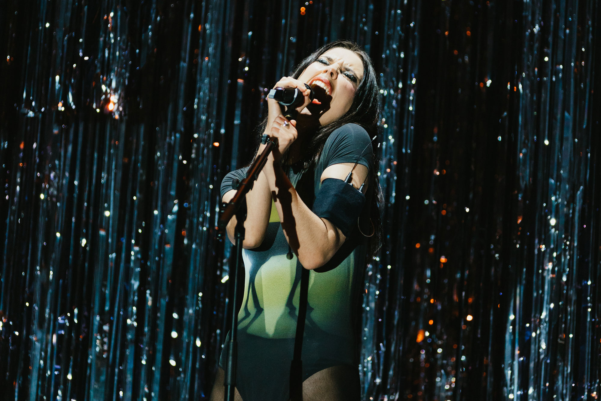 Wolf Alice are having fun, and The O2 is along for the ride