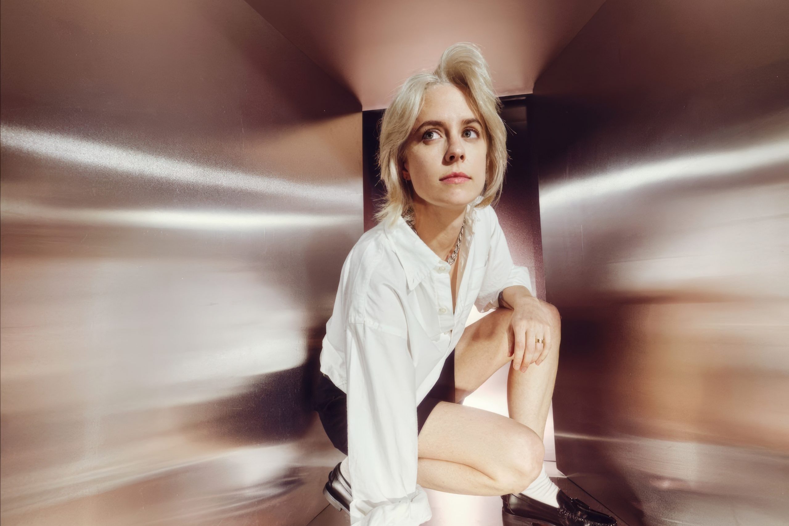 Avalon Emerson launches 'Perpetual Emotion Machine' project with new cover song