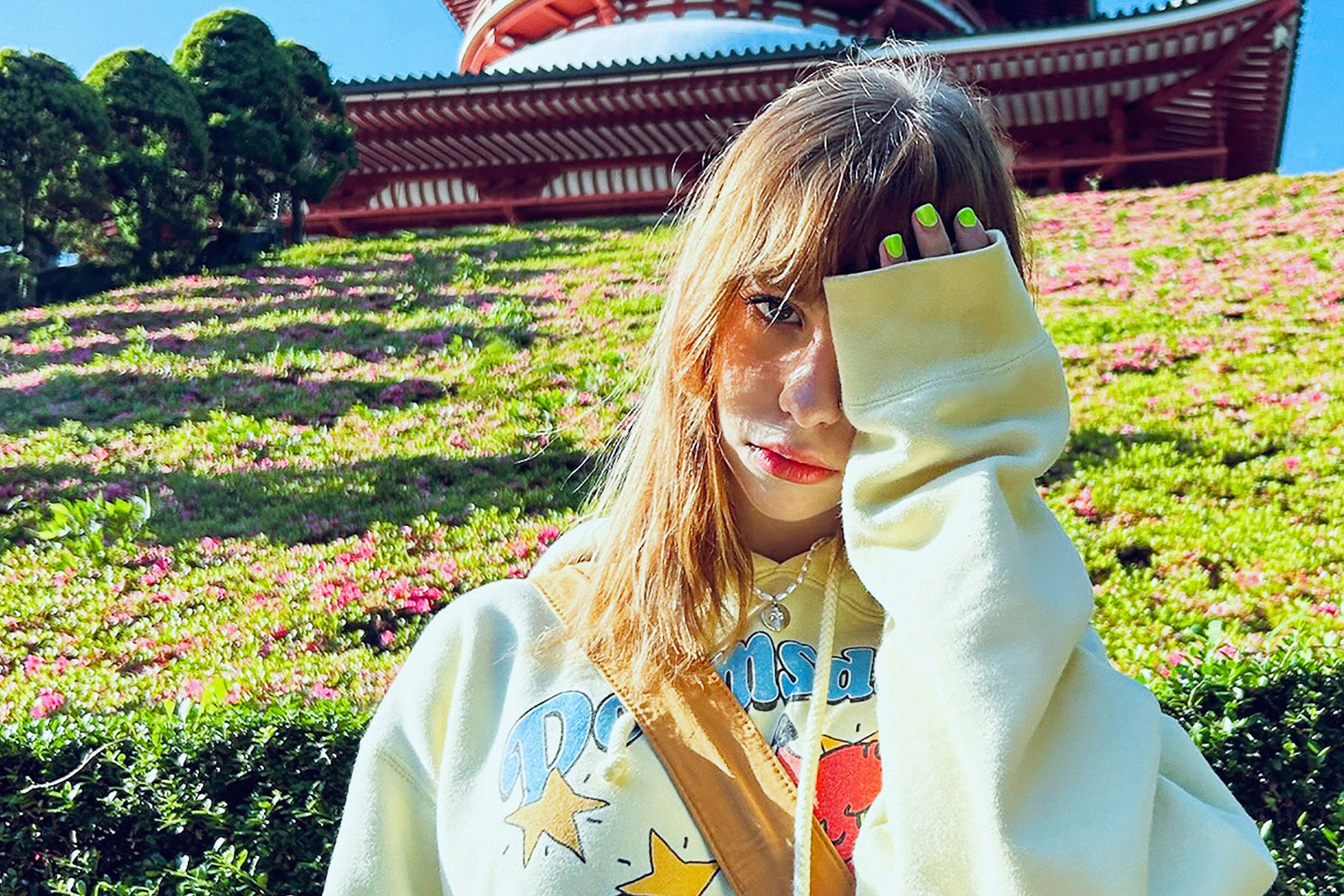 Flora from Kansas shares her new dreamy indie-pop single, 'Wait For You'