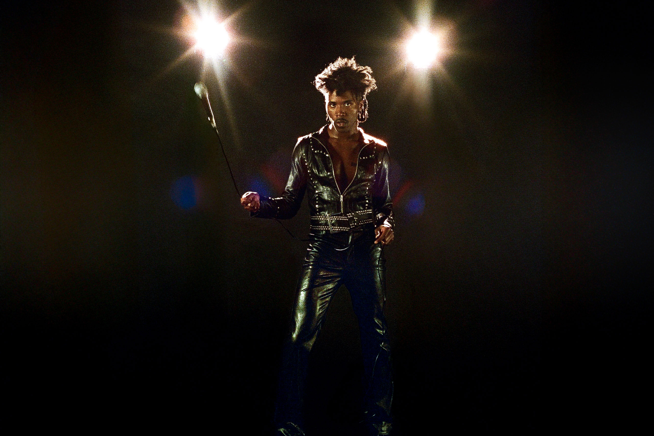 DE'WAYNE pays tribute to his partner with his soulful new rock anthem, 'highway robbery'