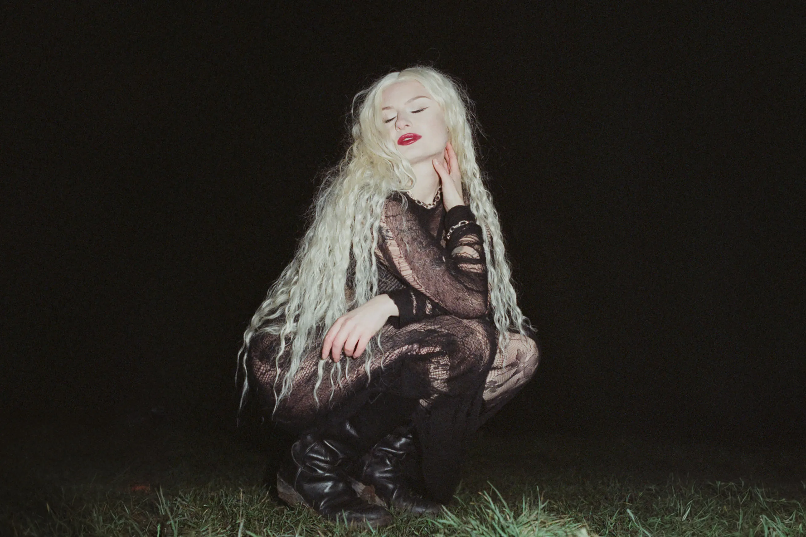 Låpsley has announced her independent fourth album and shared new single 'Better'