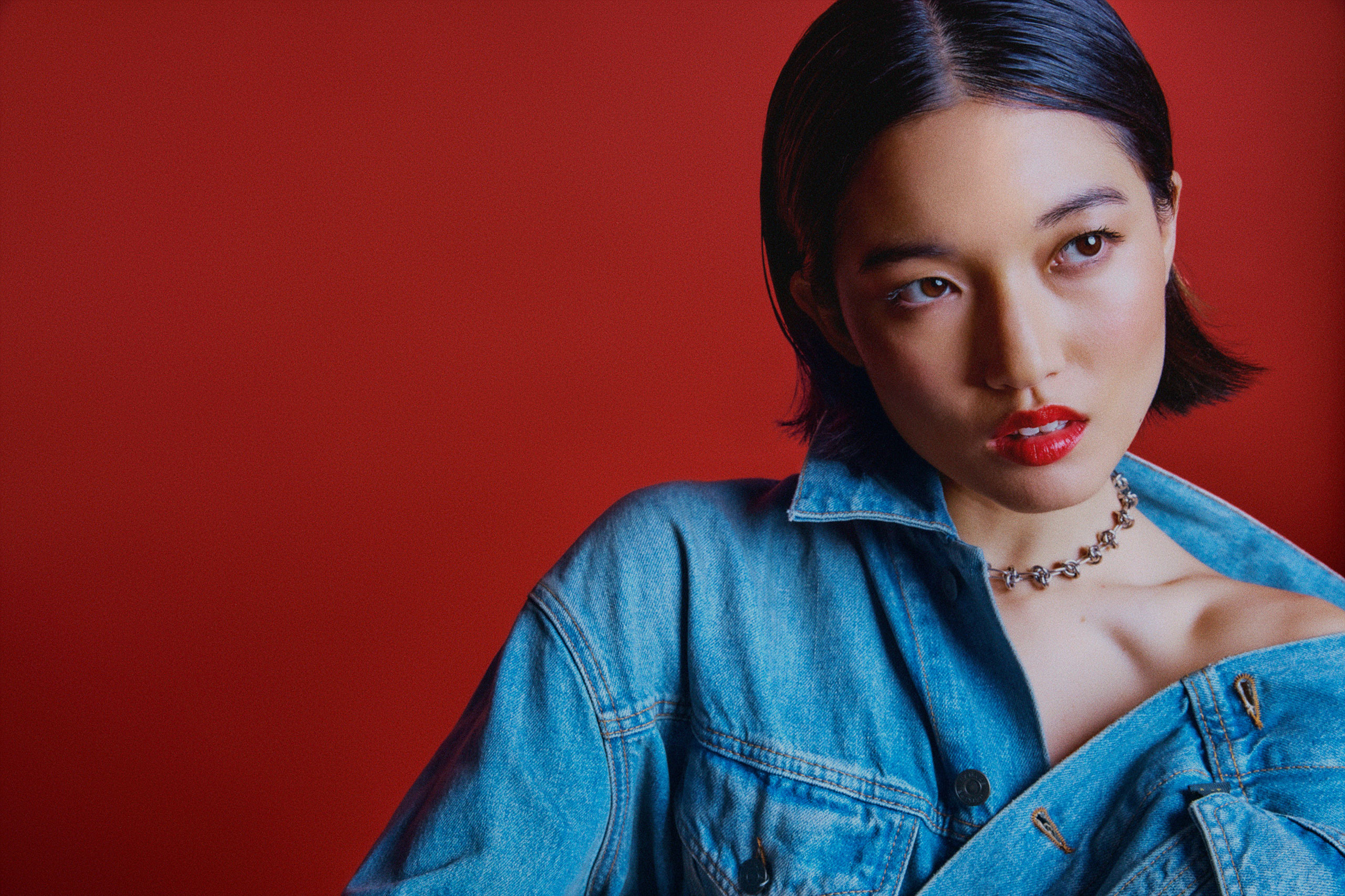 Chloe Qisha has released her fab second EP, 'Modern Romance'