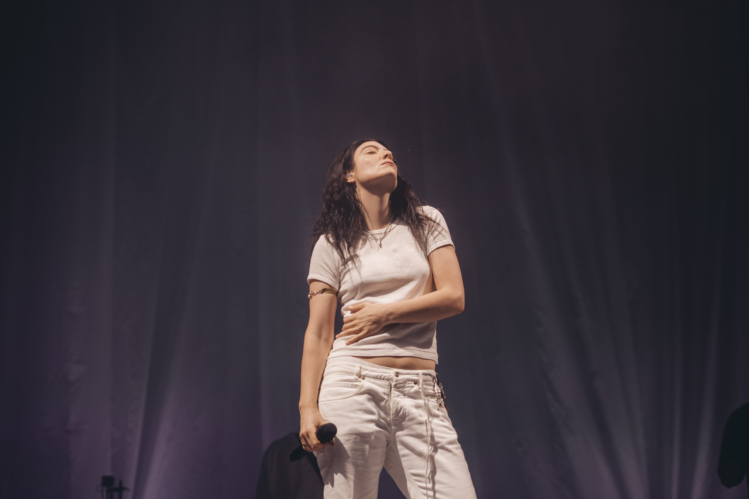 Lorde proves she's no Glastonbury 'Virgin' with a not-so-surprise appearance on the Woodsies stage